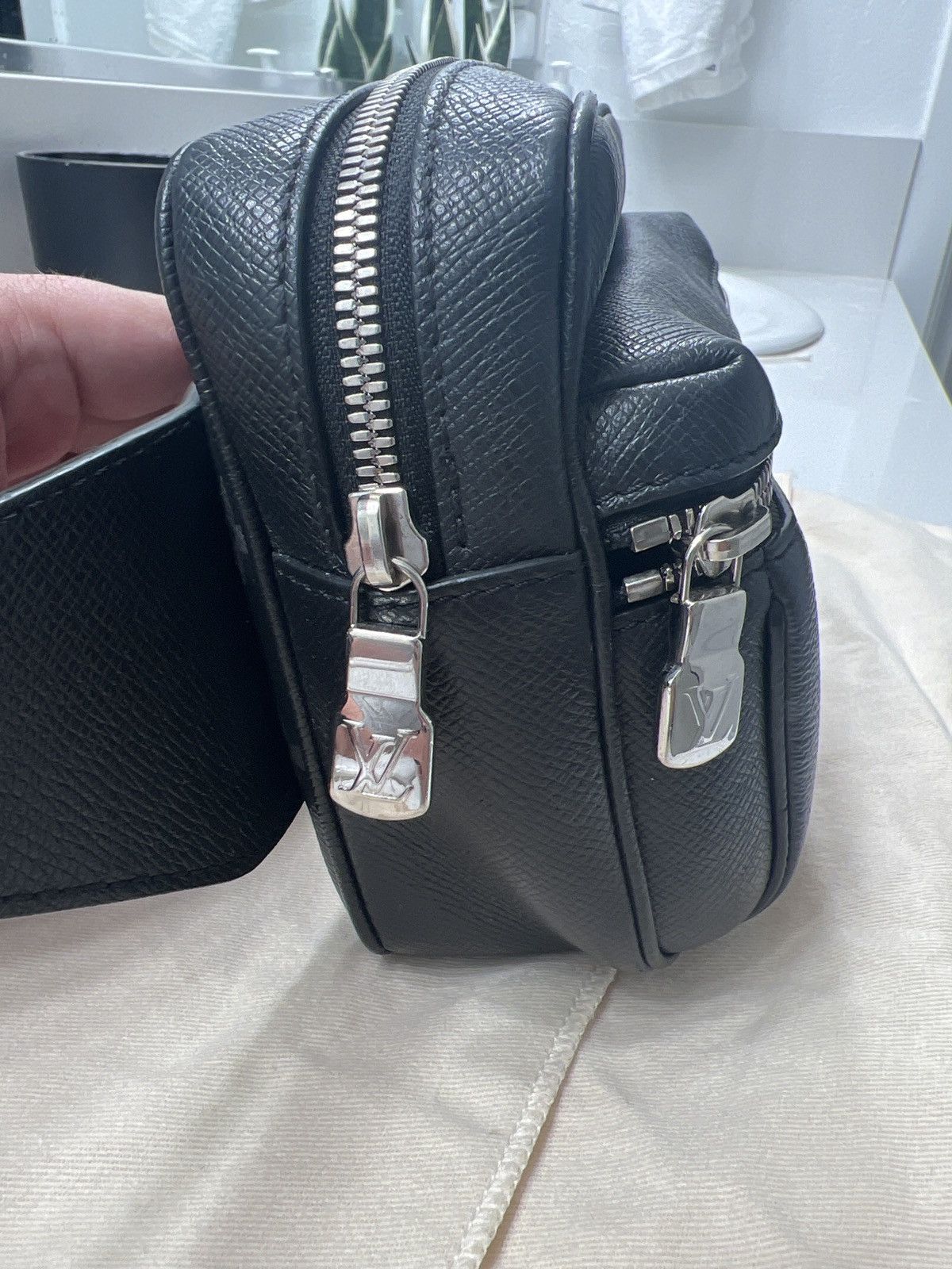 Louis Vuitton Louis Vuitton Outdoor Messenger Size ONE SIZE - 3 Thumbnail