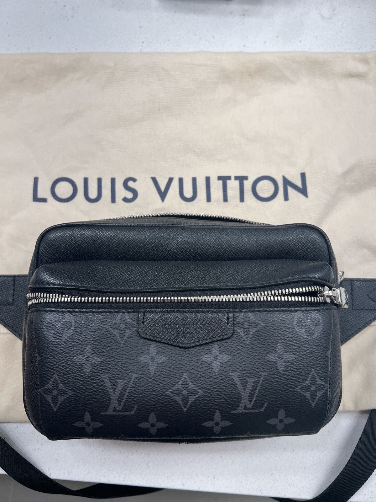 Louis Vuitton Louis Vuitton Outdoor Messenger Size ONE SIZE - 1 Thumbnail