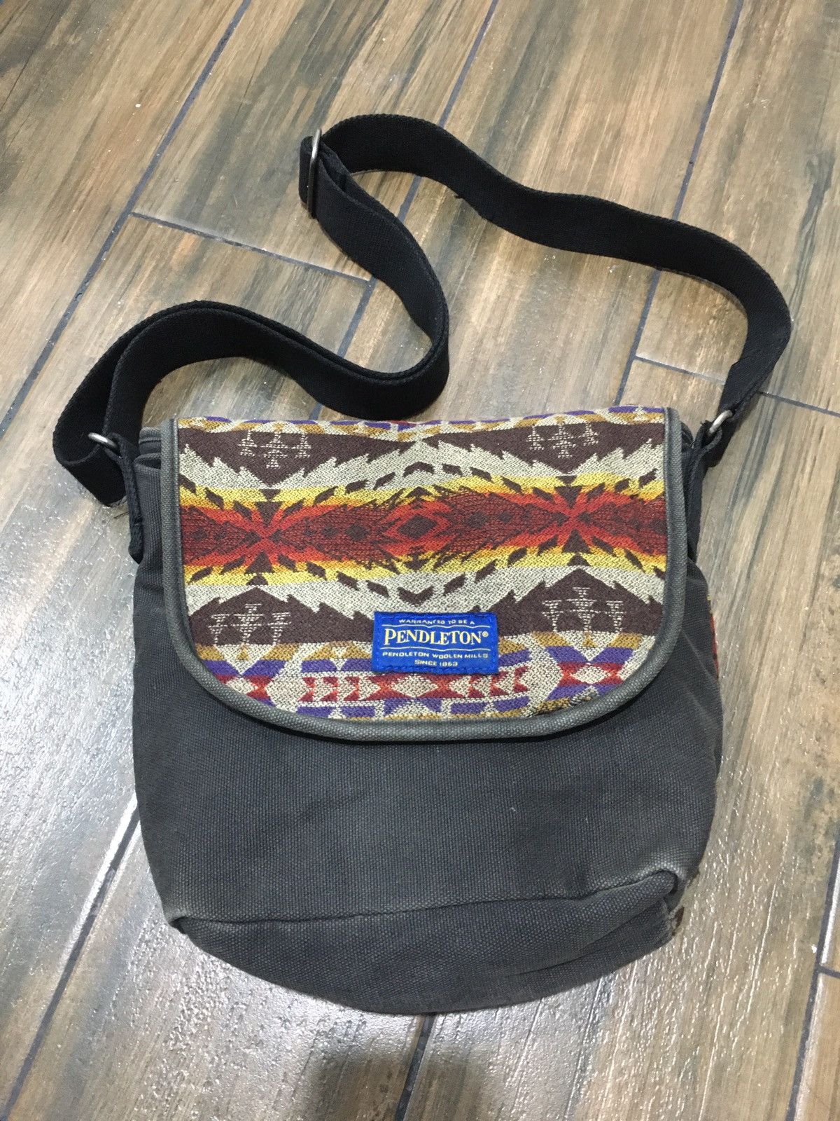 Vintage Pendelton Aztec Native Sling Bag in Grey, Men's