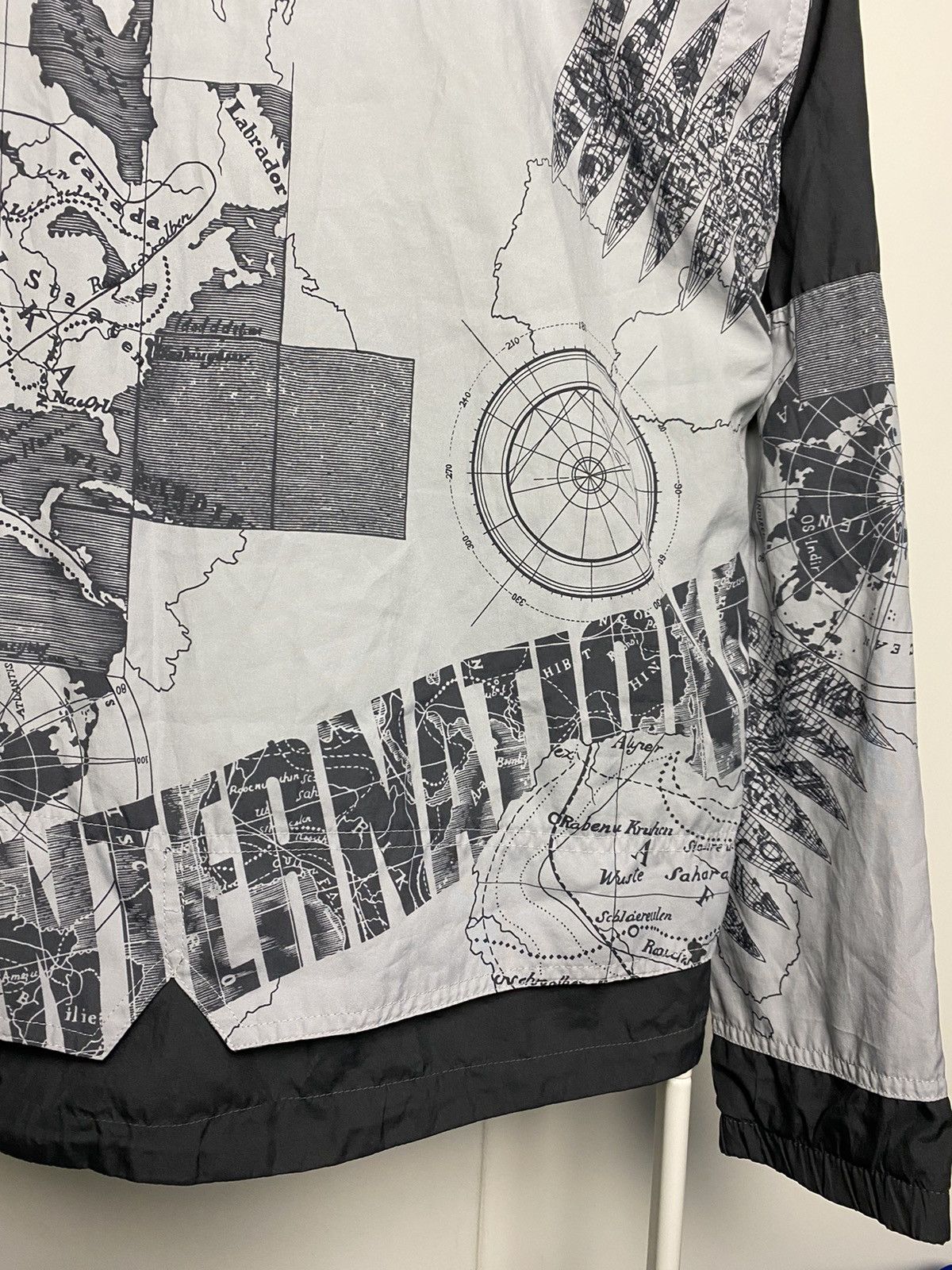 Nike Nike International vintage full print windbreaker grey 90s Size US M / EU 48-50 / 2 - 8 Thumbnail