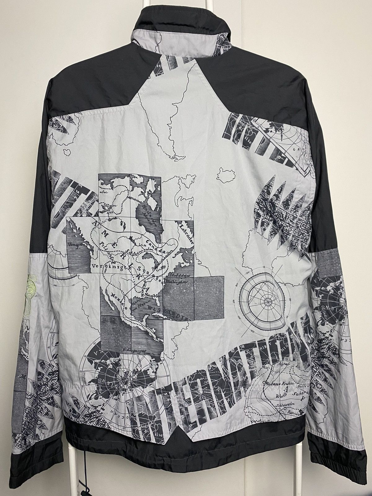 Nike Nike International vintage full print windbreaker grey 90s Size US M / EU 48-50 / 2 - 7 Thumbnail