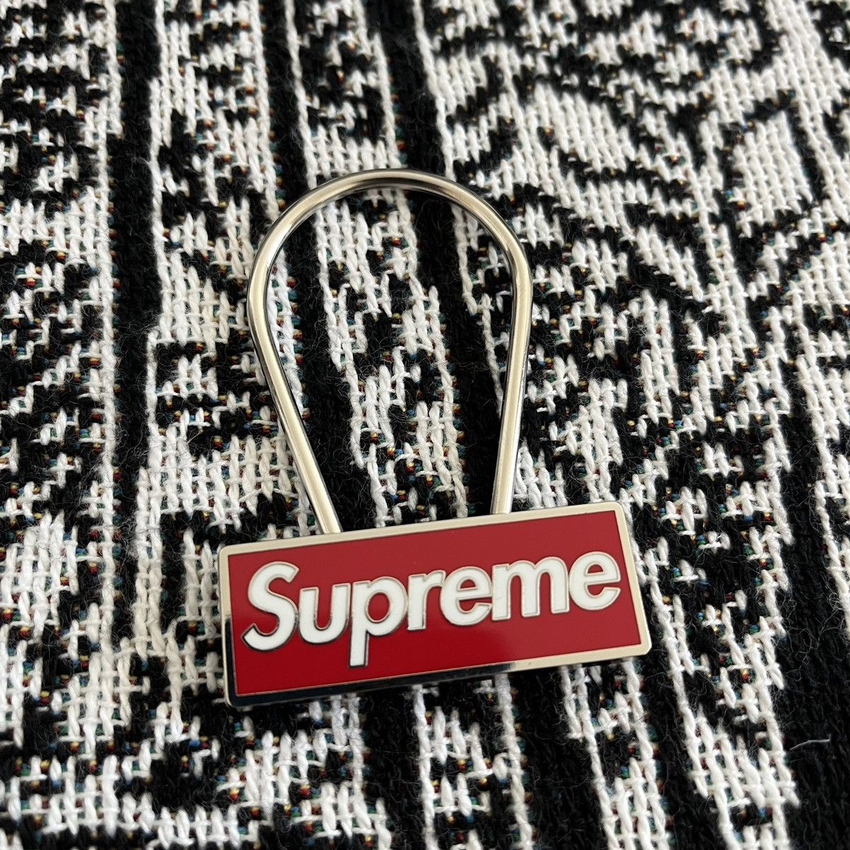 Supreme Clip Keychain | Grailed