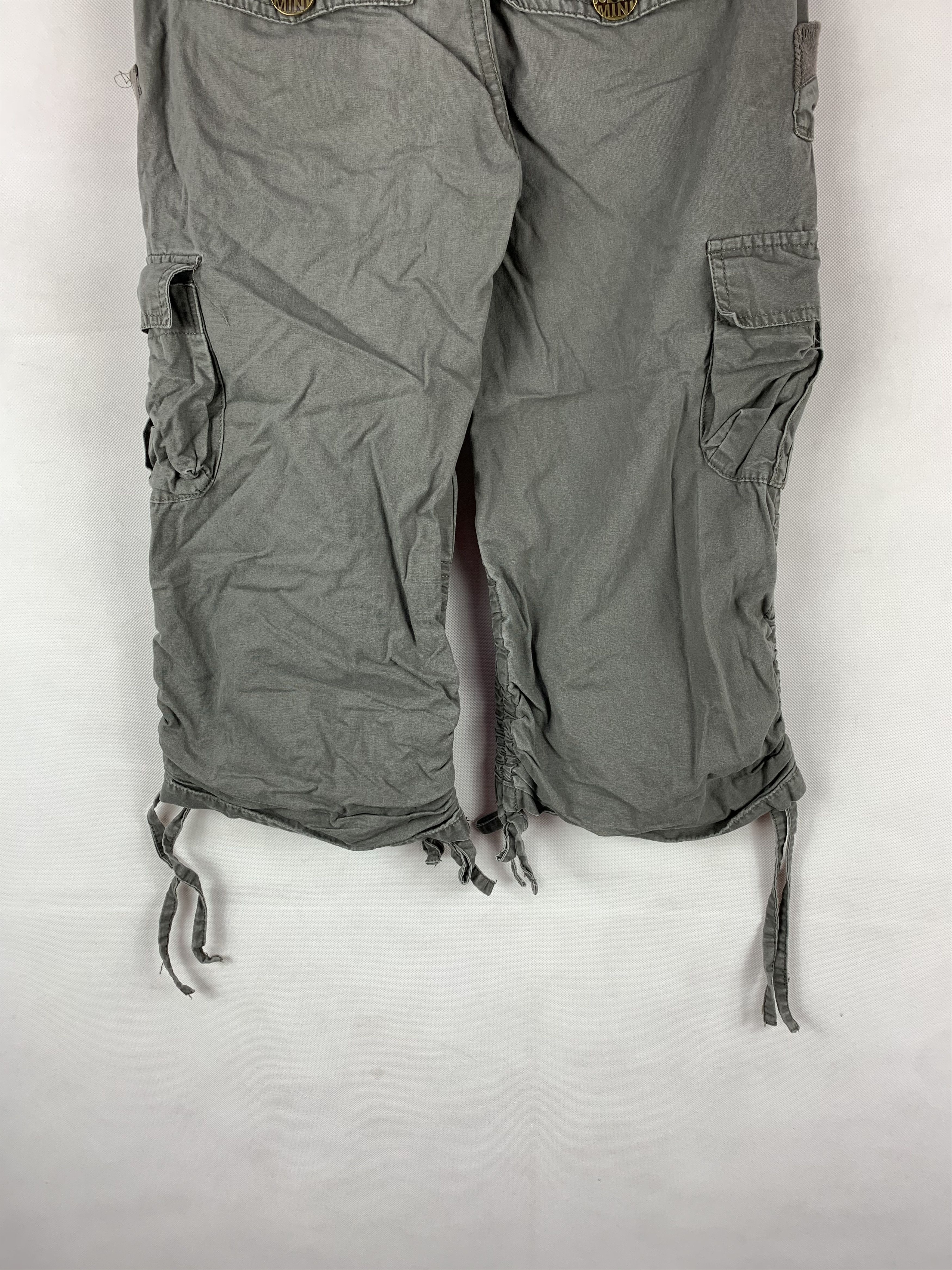 Japanese Brand 🔥Sky Bomber Mini Multipocket Cargo Bondage Short Pants Size US 26 / EU 42 - 7 Thumbnail