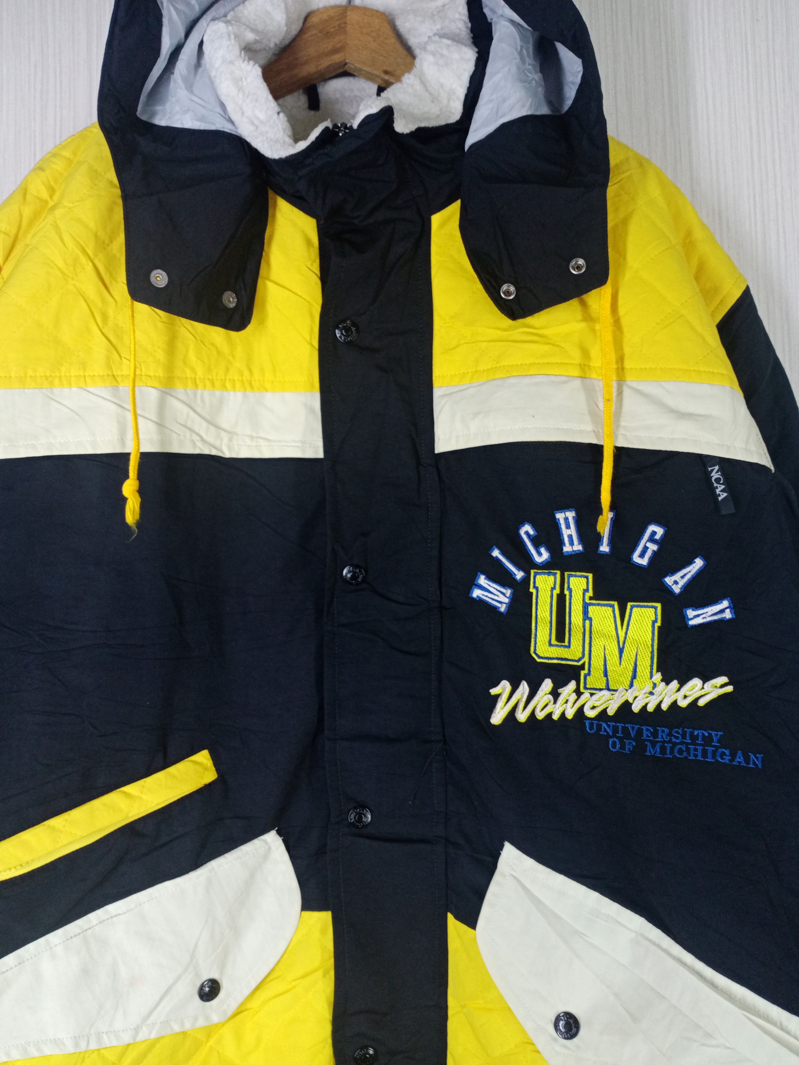 NCAA Vintage University of Michigan Wolverines NCAA College Sport Size US L / EU 52-54 / 3 - 5 Thumbnail