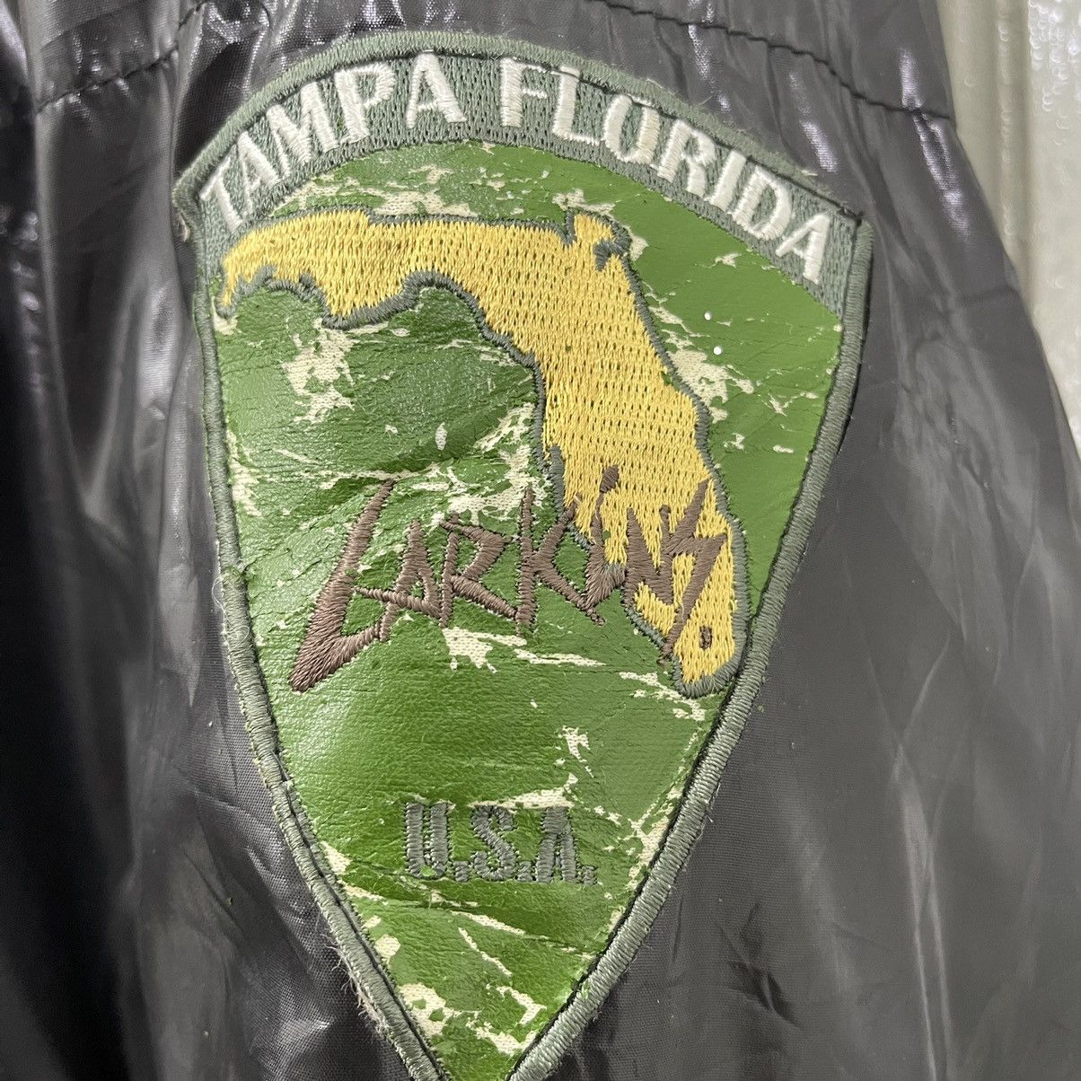 Vintage Vintage Larkins Tampa Florida Hoodies Puffer Jacket Size L Size US L / EU 52-54 / 3 - 7 Thumbnail
