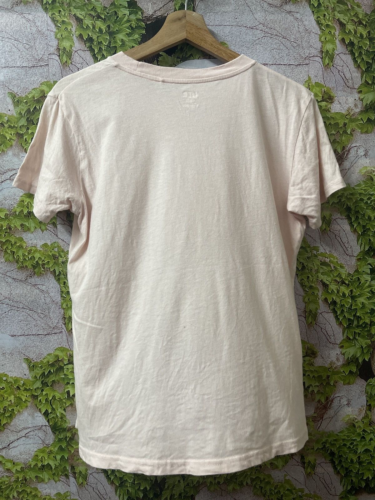 Cartoon Network UNIQLO X HAWAII HELLO KITTY TEE VERY RARE Size US L / EU 52-54 / 3 - 6 Thumbnail