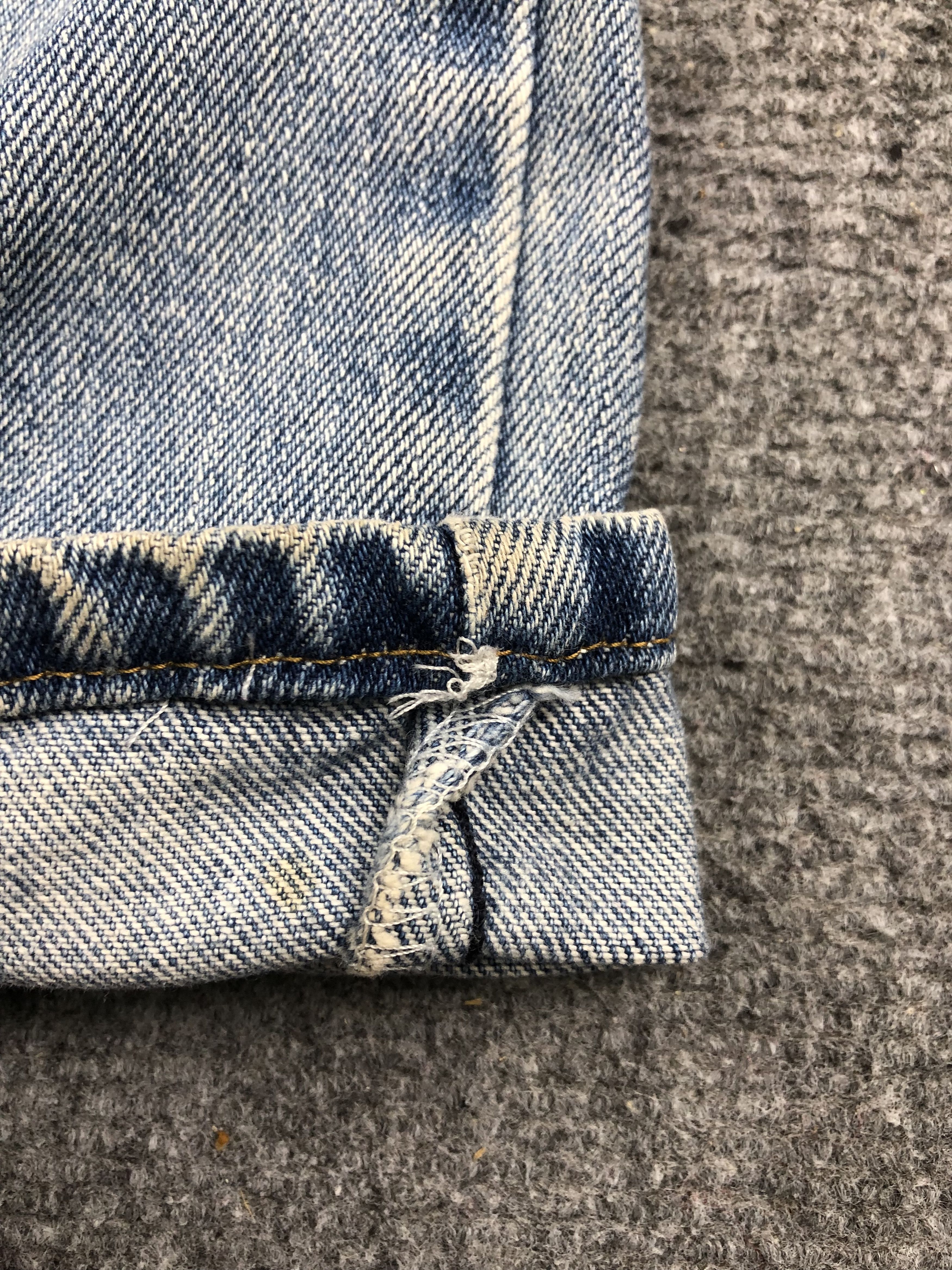 Levi's Vintage Levis 505 Light Wash Jeans DP1463 Size US 35 - 10 Thumbnail