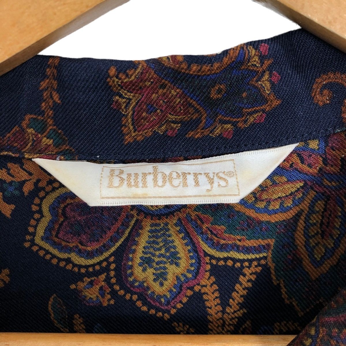 Burberry Vintage 90s Burberrys Paisley Batik Silk Blouse Shawl Collar Size L / US 10 / IT 46 - 7 Thumbnail