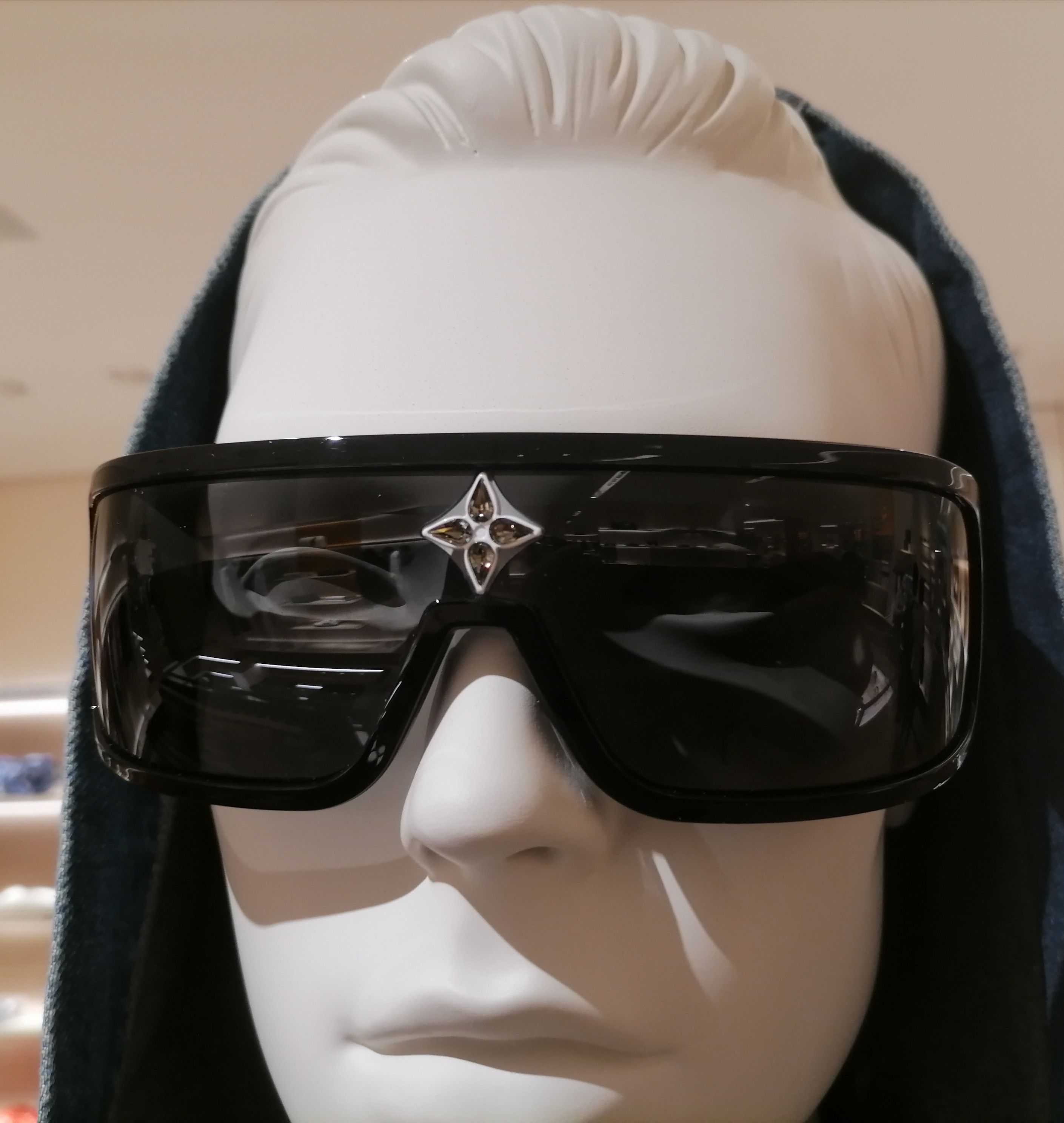 Louis Vuitton Z1742U Cyclone Sport Mask Sunglasses, White, One Size