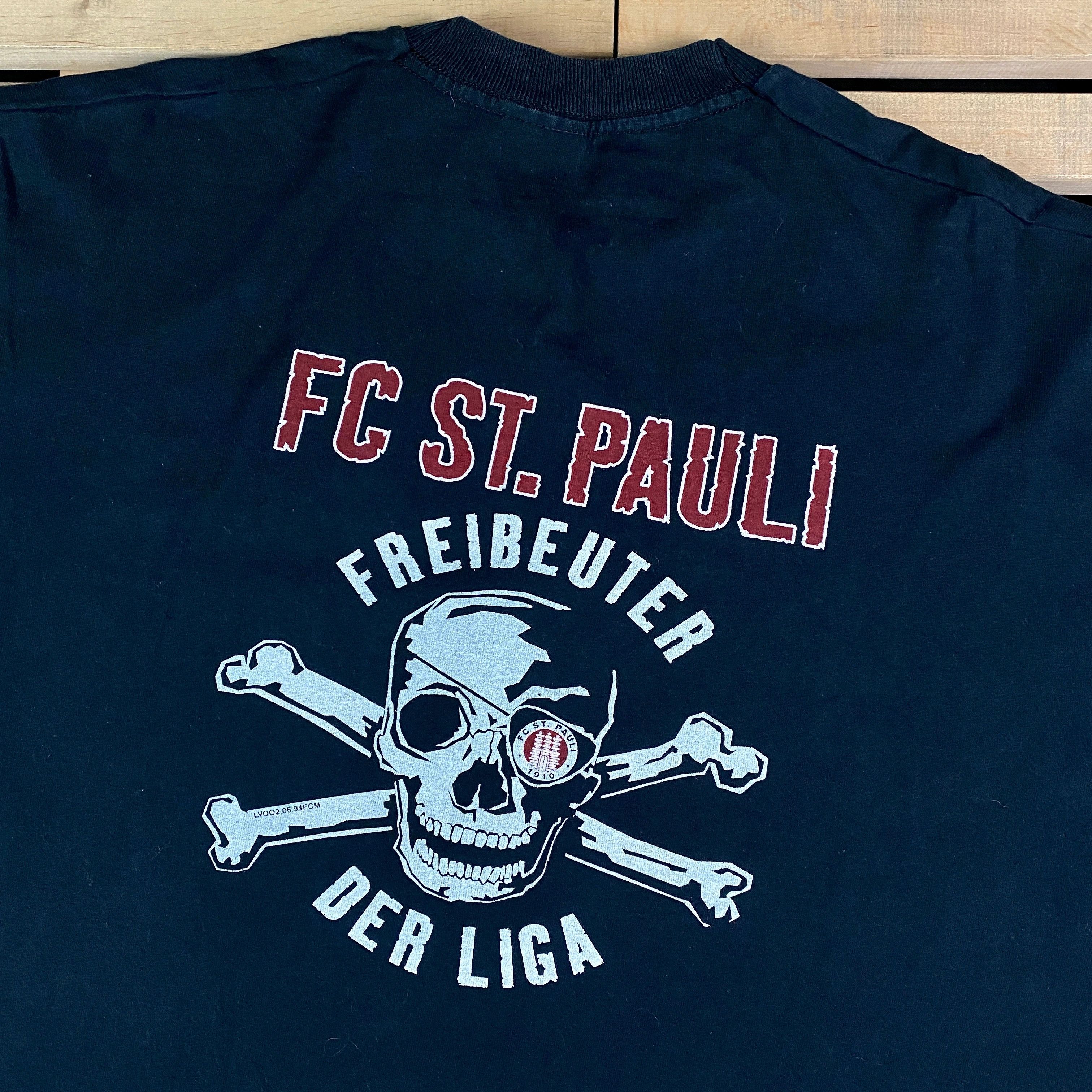 Vintage Mens Vintage T Shirt FC St. Pauli Skulls Der Liga Size XL Size US XL / EU 56 / 4 - 7 Thumbnail