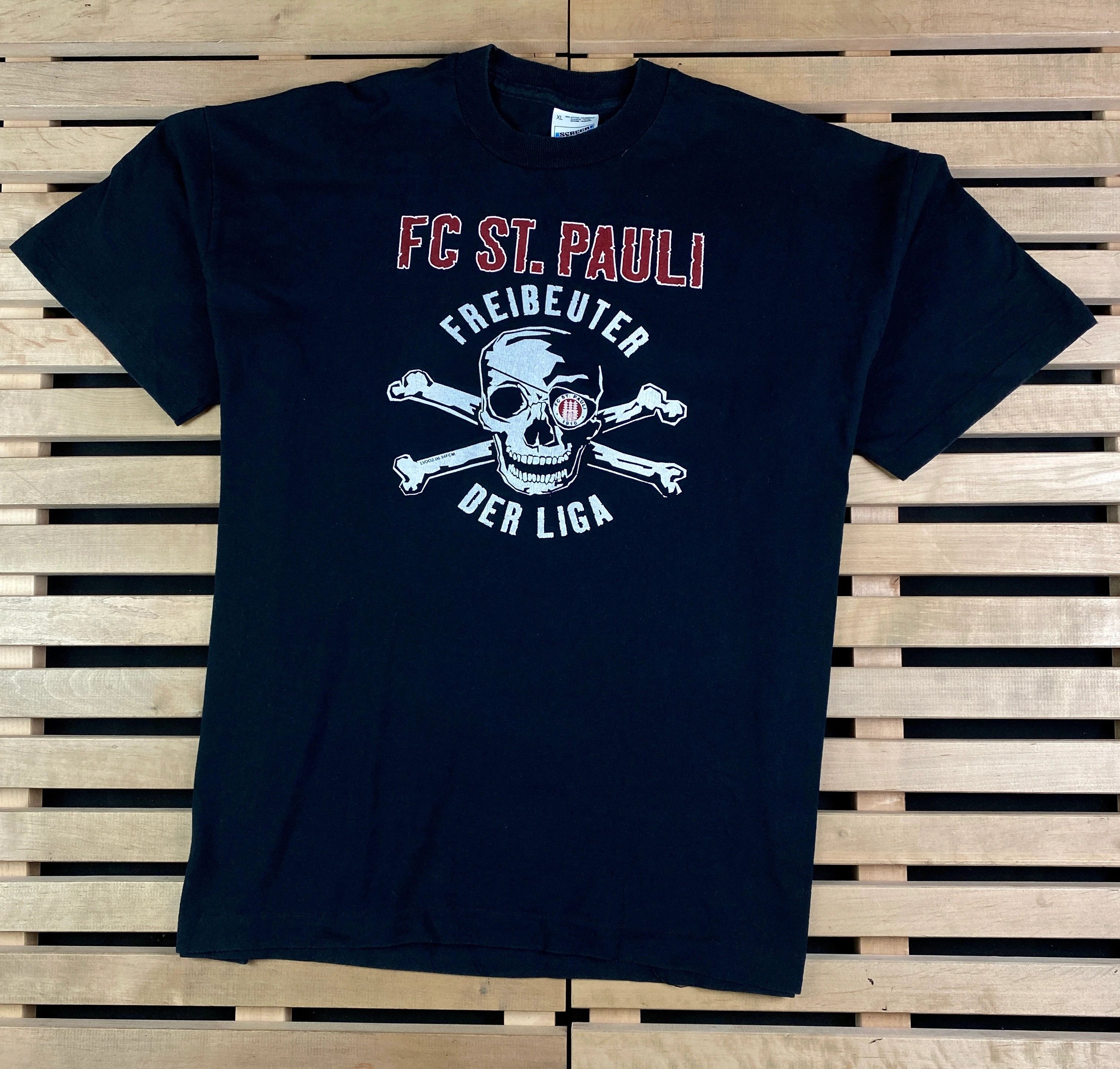 Vintage Mens Vintage T Shirt FC St. Pauli Skulls Der Liga Size XL Size US XL / EU 56 / 4 - 1 Thumbnail