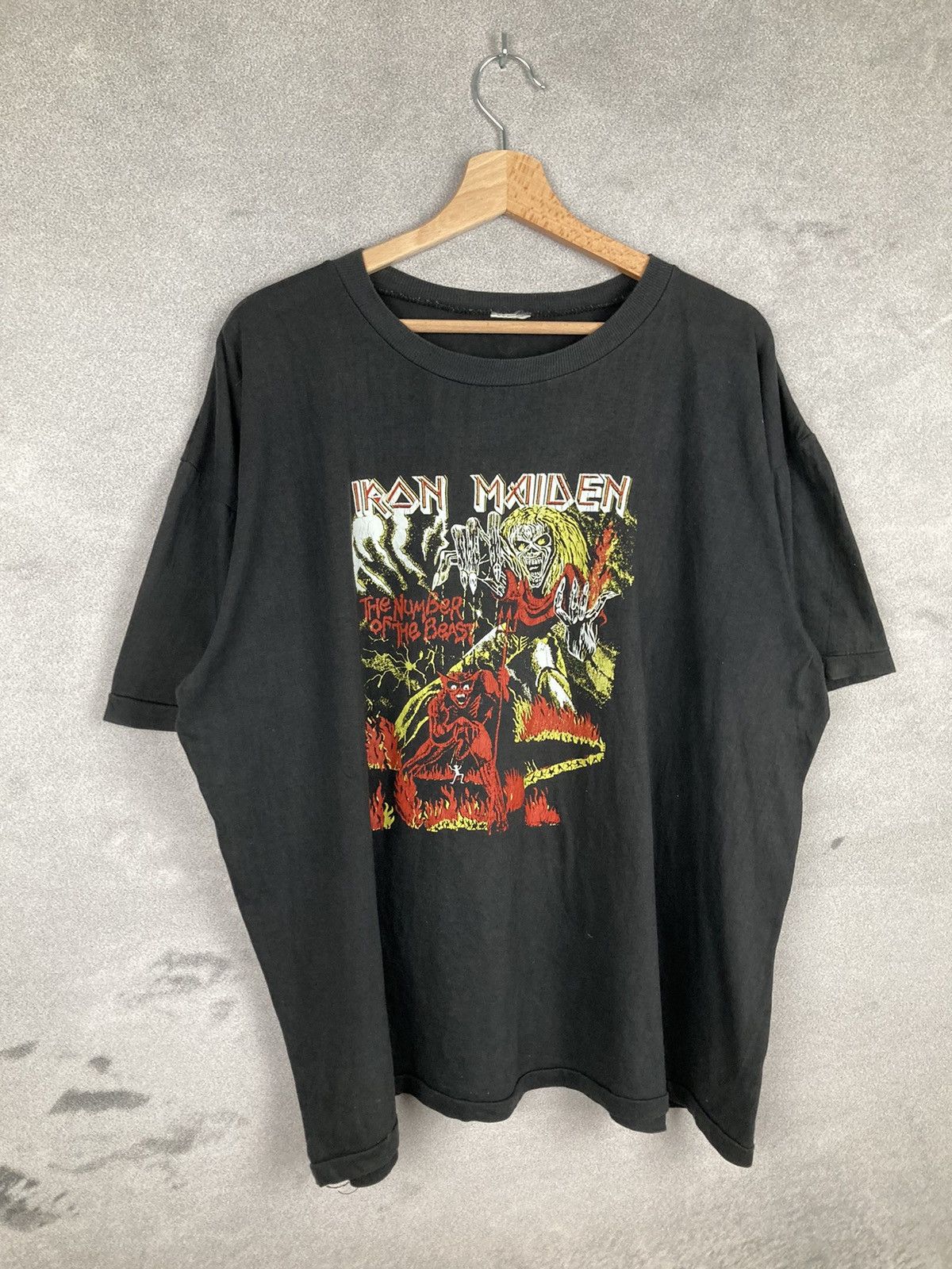 Band Tees Vintage 80s Iron Maiden Washed Black Number Of The Beast Size US XL / EU 56 / 4 - 4 Thumbnail