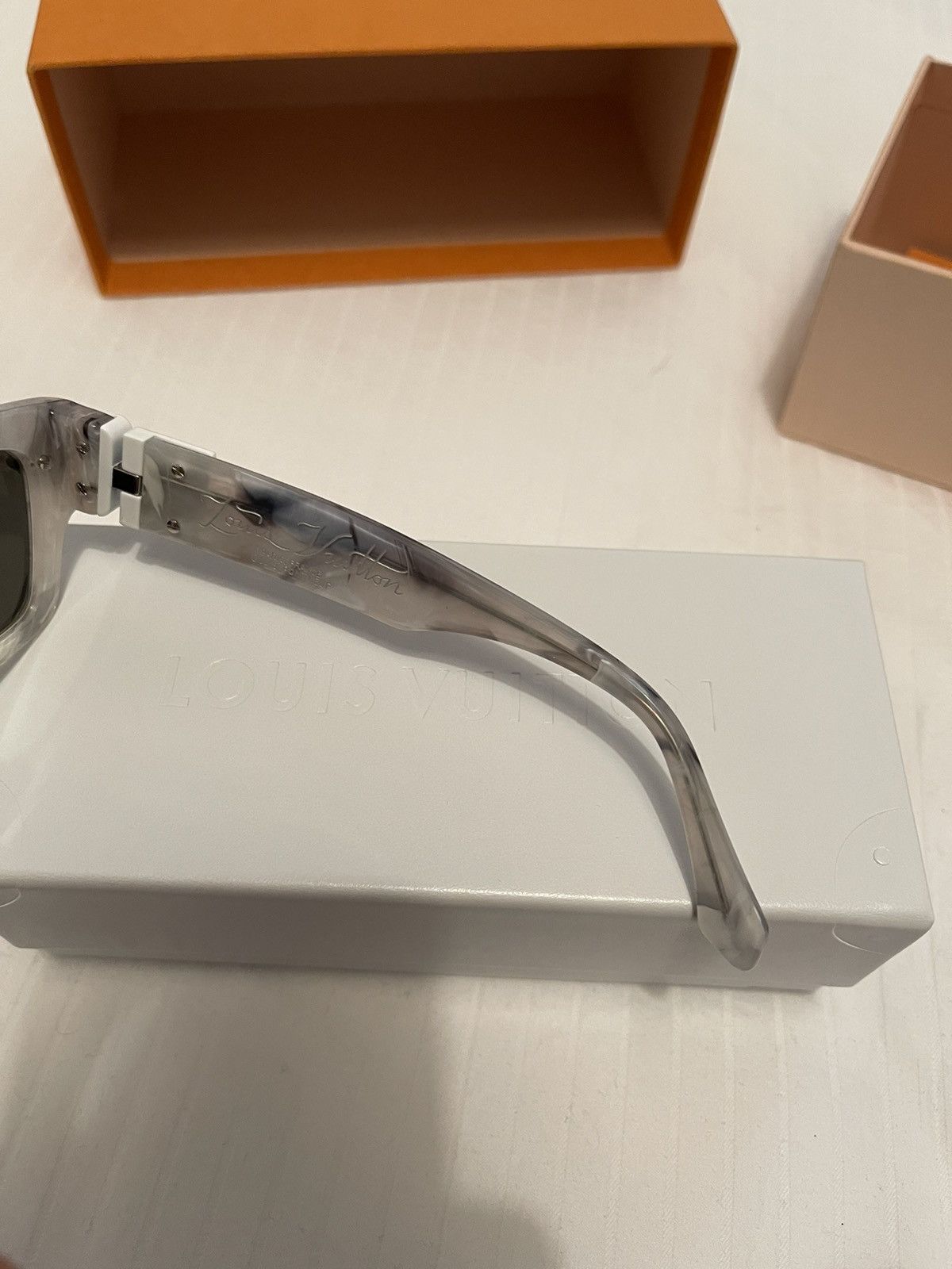 Louis Vuitton Louis Vuitton White Marble Montgomery Sunglasses Size ONE SIZE - 5 Thumbnail