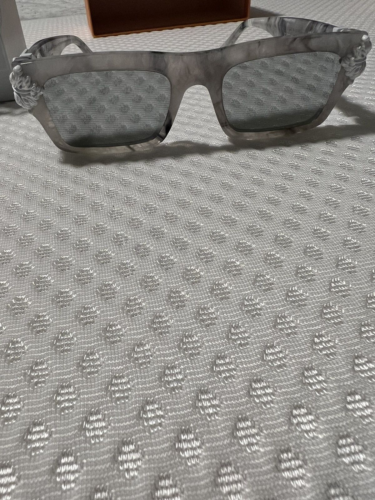Louis Vuitton Louis Vuitton White Marble Montgomery Sunglasses Size ONE SIZE - 21 Thumbnail