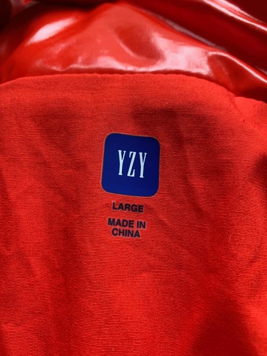 yzy gap red puffer