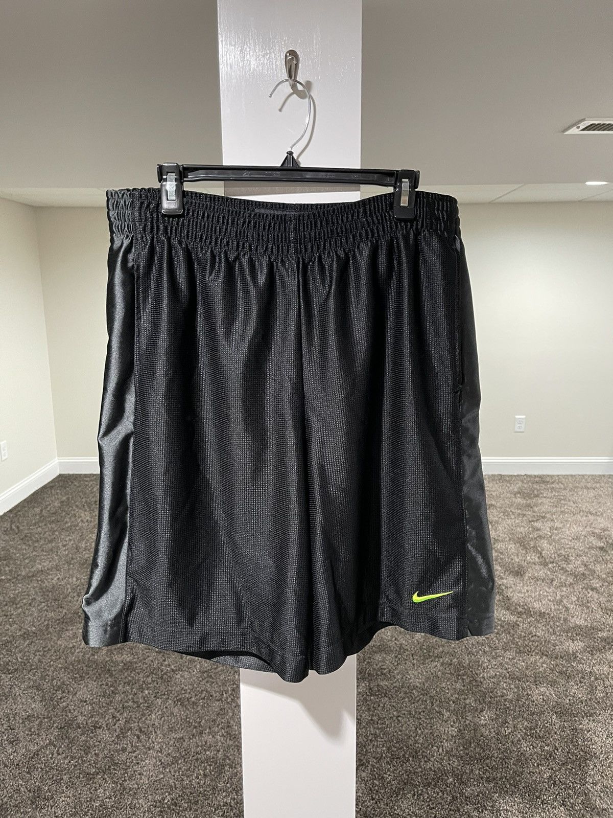 Nike Vintage Nike Black Basketball Shorts Size US 34 / EU 50 - 5 Thumbnail