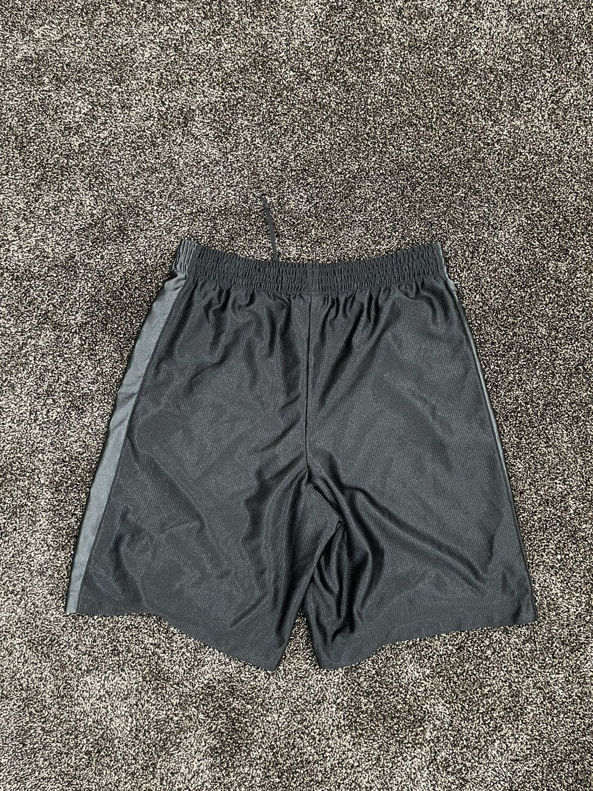 Nike Vintage Nike Black Basketball Shorts Size US 34 / EU 50 - 2 Thumbnail