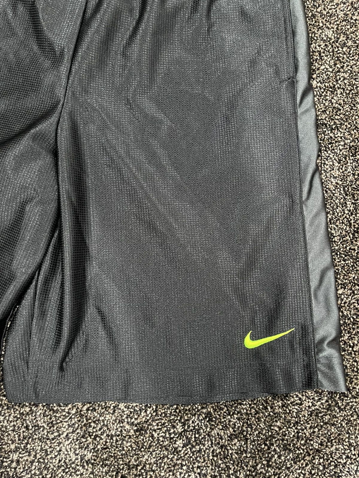 Nike Vintage Nike Black Basketball Shorts Size US 34 / EU 50 - 3 Thumbnail