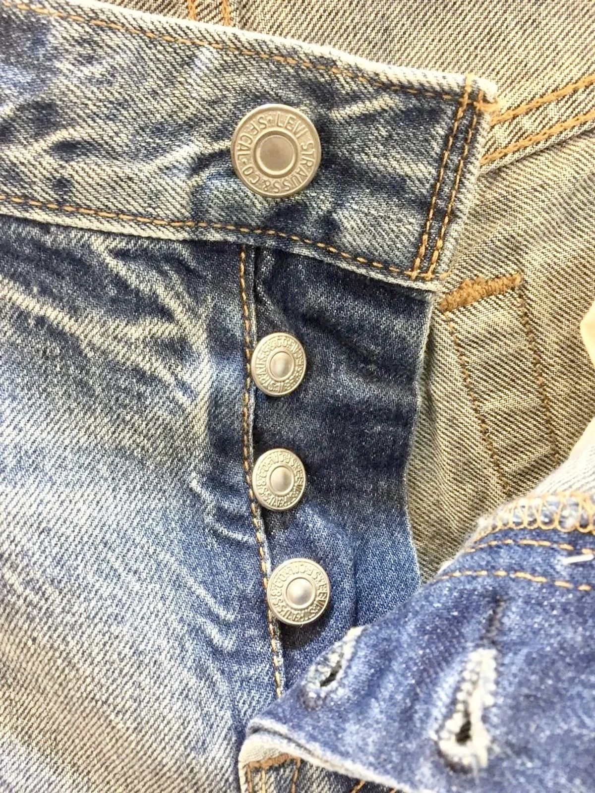 Levi's VINTAGE SICK LEVIS501 BUTTON FLY LIGHT WASH DENIM SIZE 32x27 Size US 32 / EU 48 - 7 Thumbnail