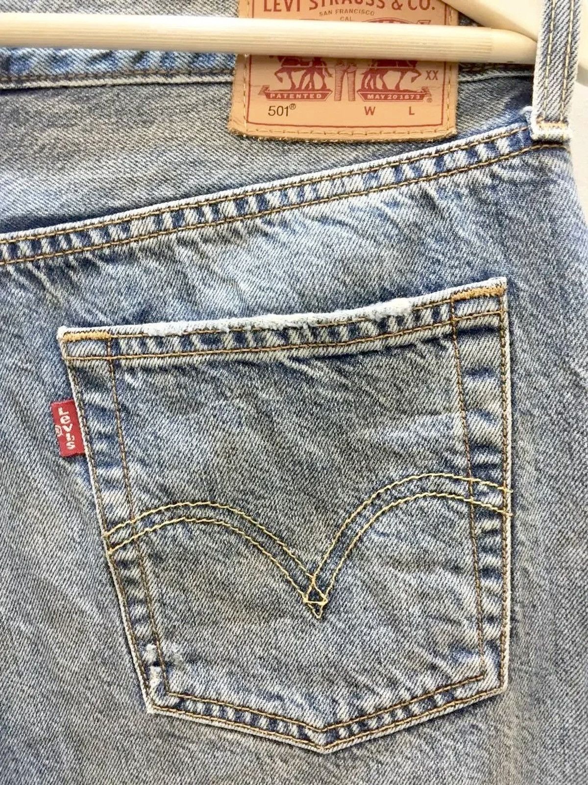 Levi's VINTAGE SICK LEVIS501 BUTTON FLY LIGHT WASH DENIM SIZE 32x27 Size US 32 / EU 48 - 12 Thumbnail