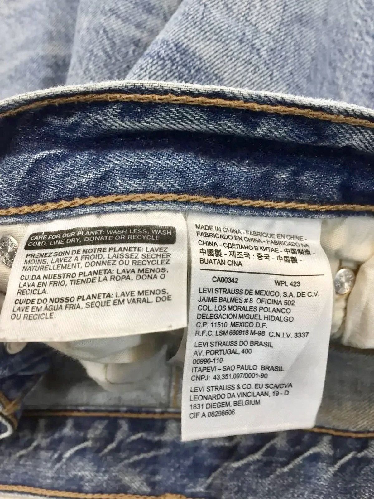 Levi's VINTAGE SICK LEVIS501 BUTTON FLY LIGHT WASH DENIM SIZE 32x27 Size US 32 / EU 48 - 16 Thumbnail