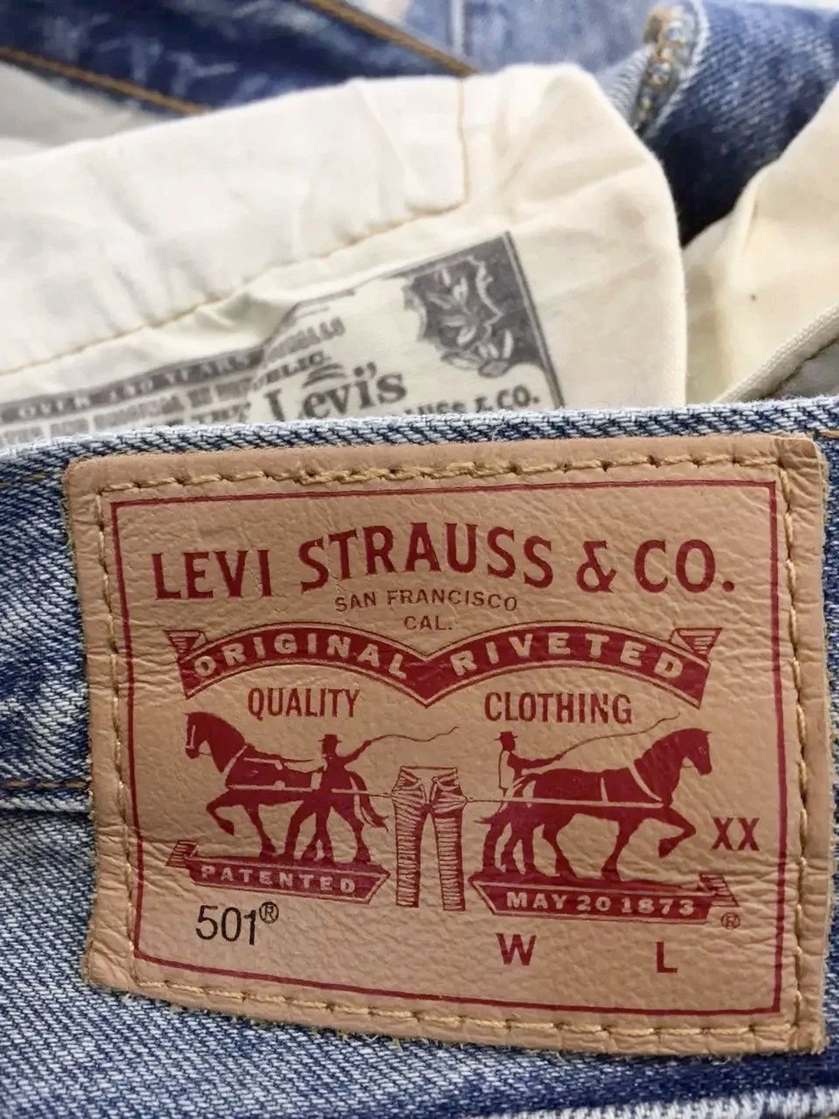 Levi's VINTAGE SICK LEVIS501 BUTTON FLY LIGHT WASH DENIM SIZE 32x27 Size US 32 / EU 48 - 14 Thumbnail