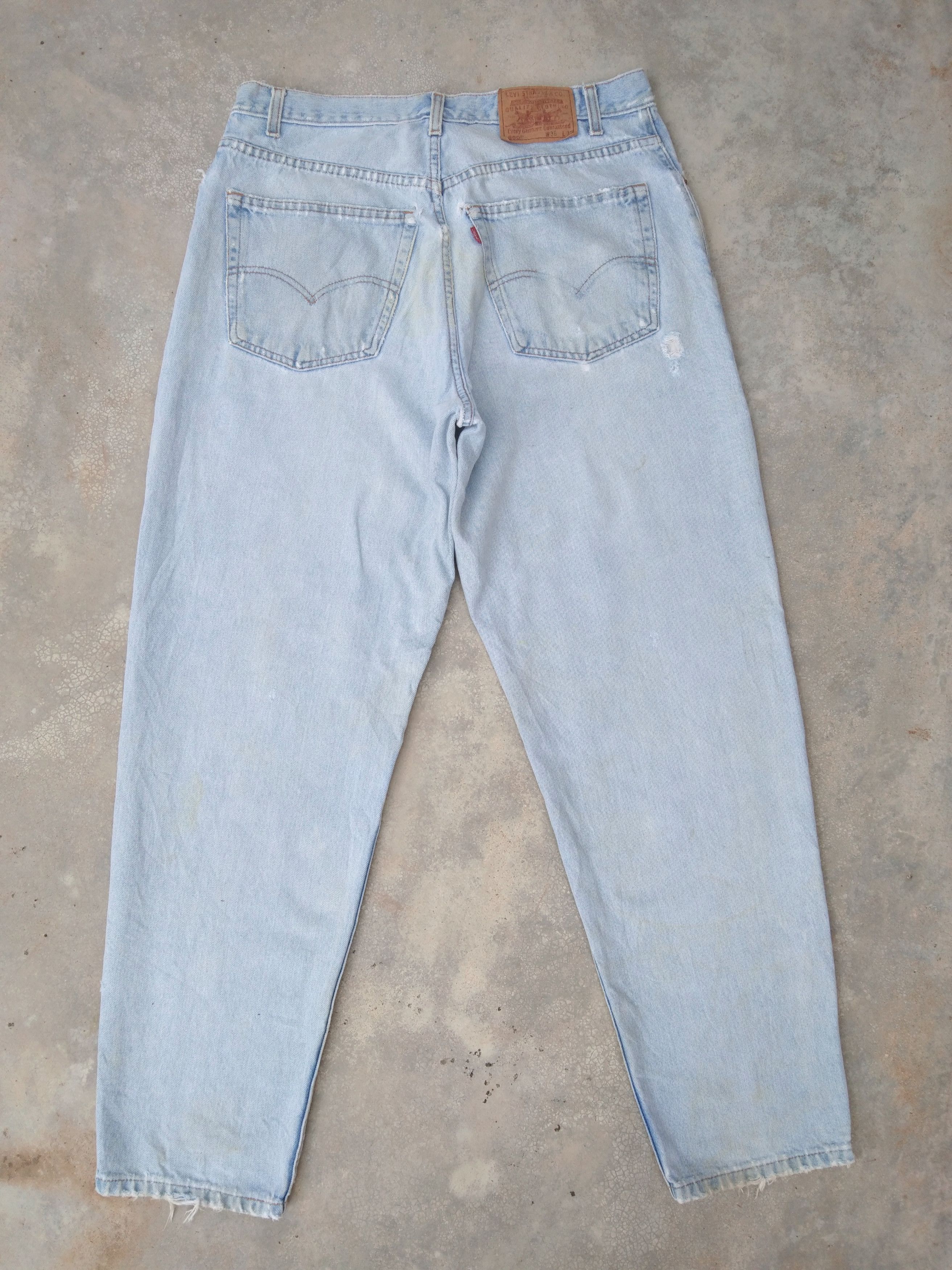 Jean × Levi's × Vintage Vintage Levis 560 Loose Distressed Jeans 36x32 Size US 36 / EU 52 - 2 Thumbnail