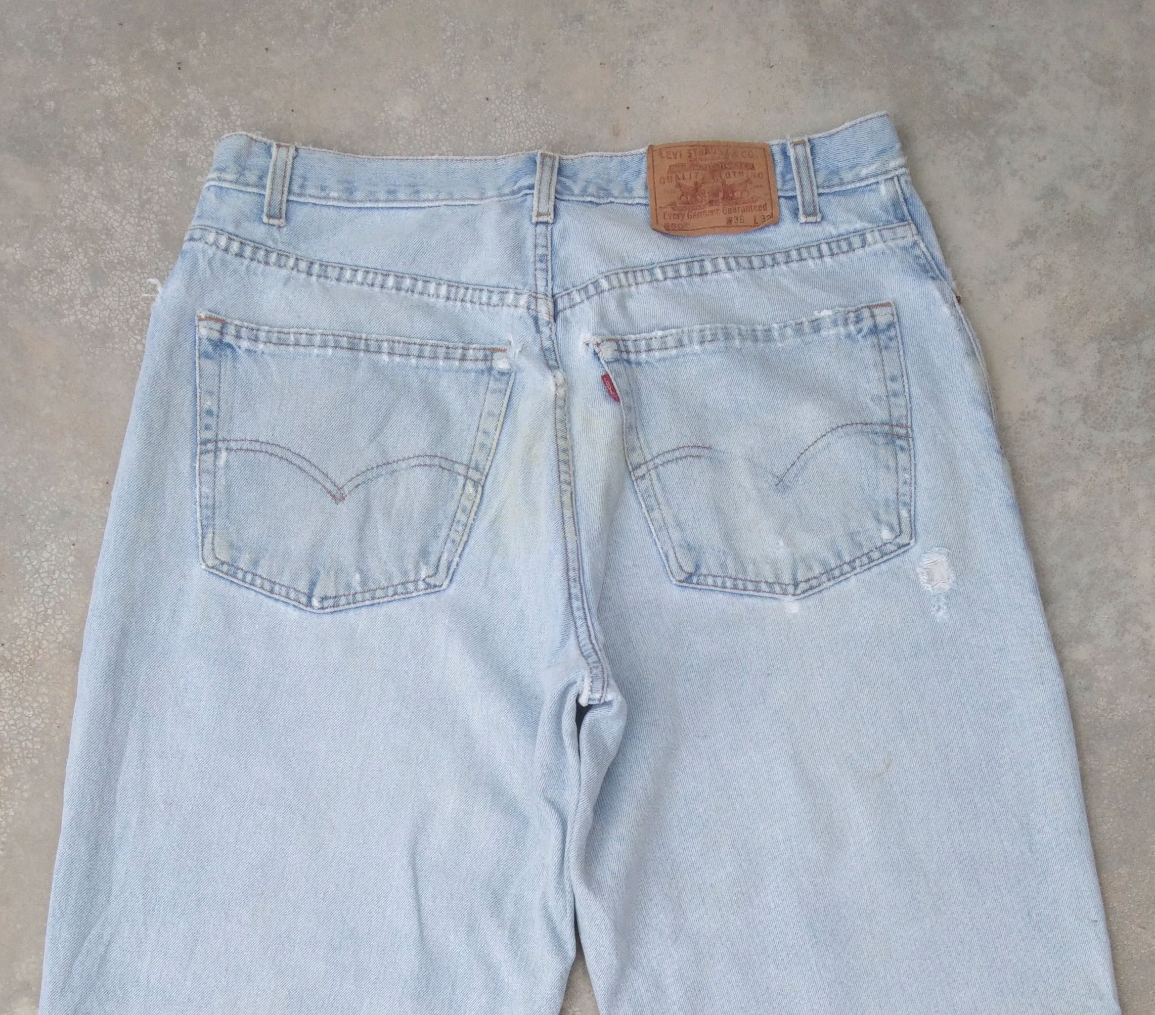 Jean × Levi's × Vintage Vintage Levis 560 Loose Distressed Jeans 36x32 Size US 36 / EU 52 - 8 Thumbnail