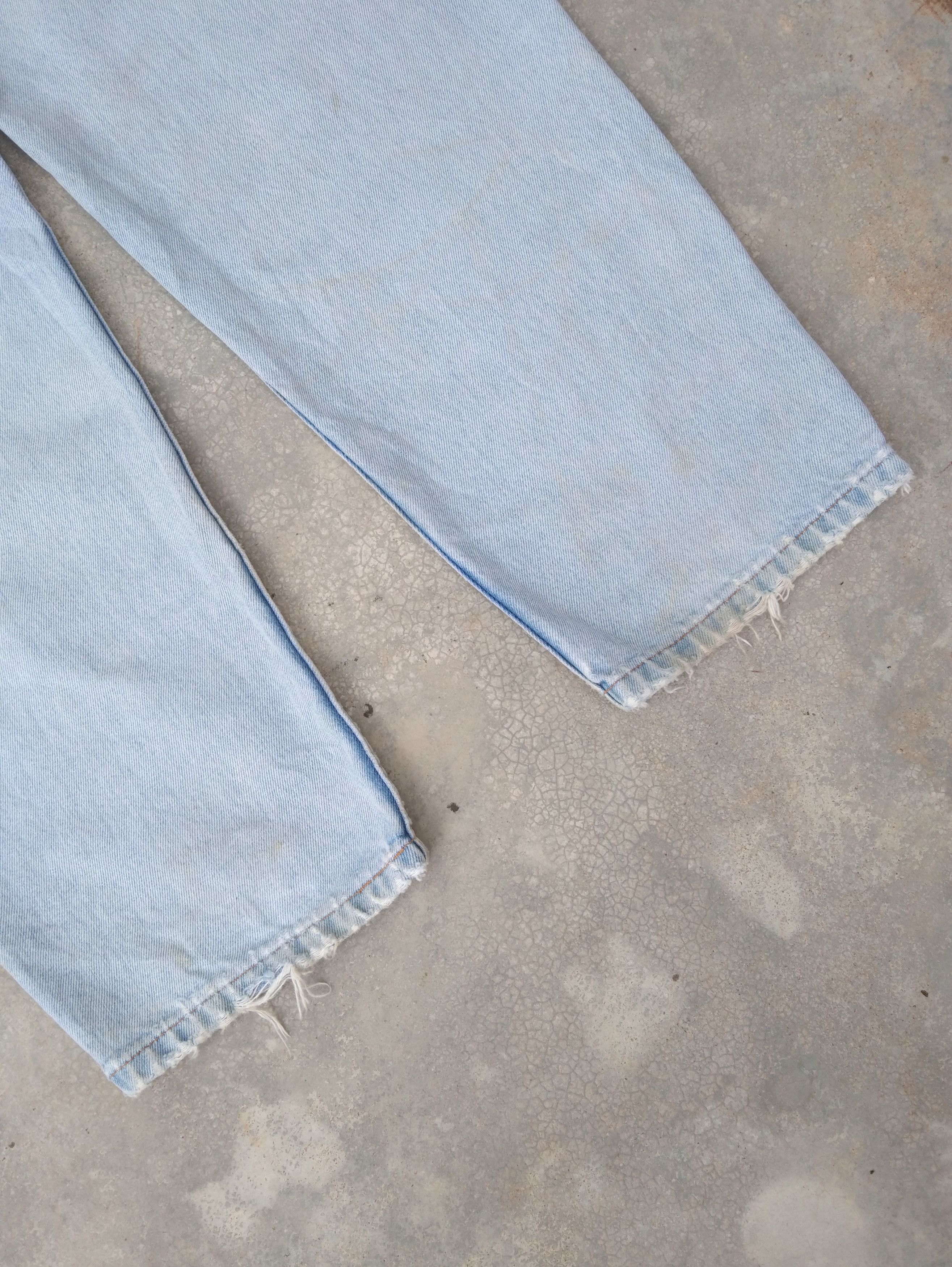 Jean × Levi's × Vintage Vintage Levis 560 Loose Distressed Jeans 36x32 Size US 36 / EU 52 - 3 Thumbnail