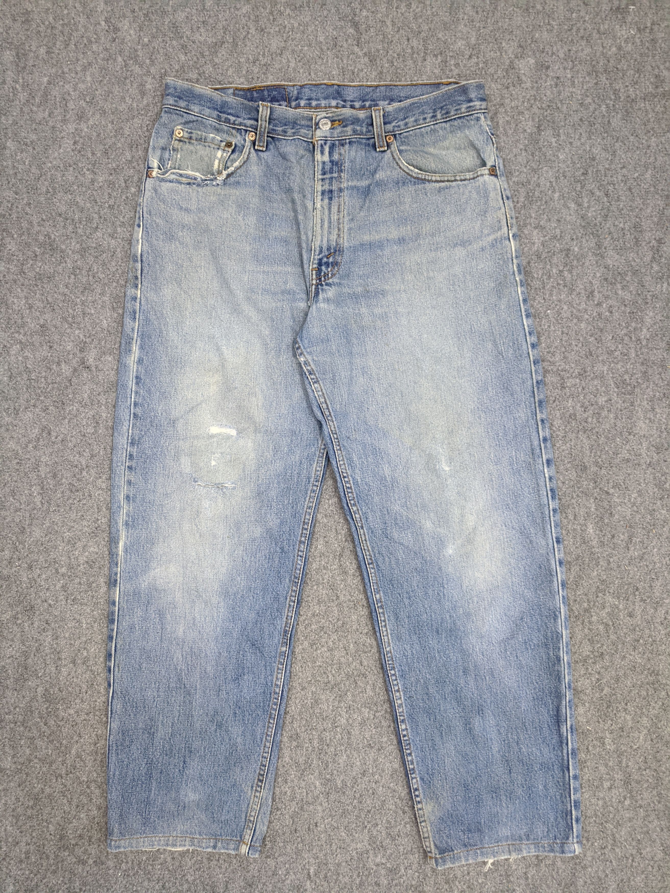 image of 90's Levis 550 Lightwash Jeans in Blue Denim, Men's (Size 35)