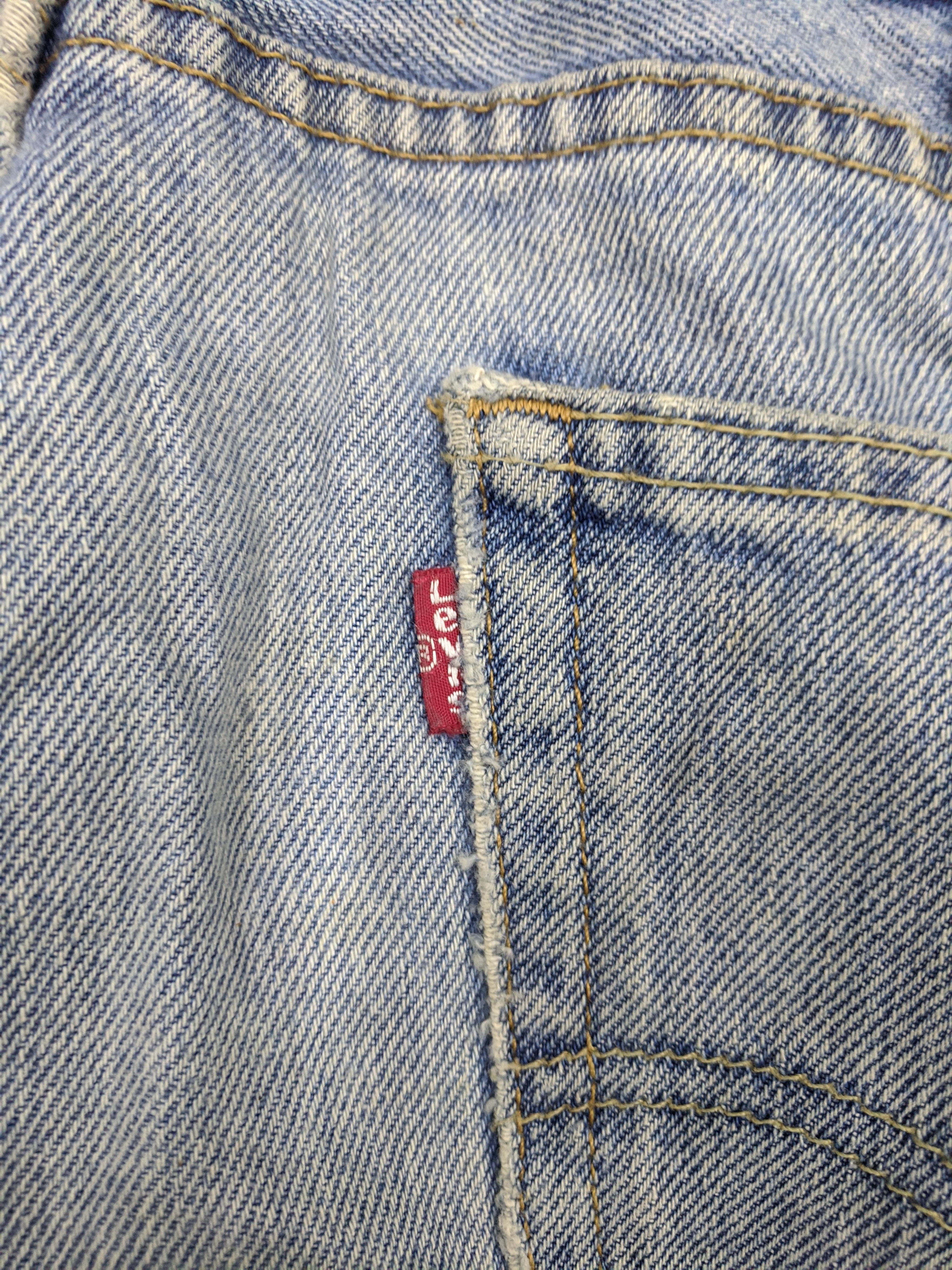 Levi's Vintage Levis 505 Light Wash Ripped Jeans DP0700 Size US 35 - 14 Thumbnail