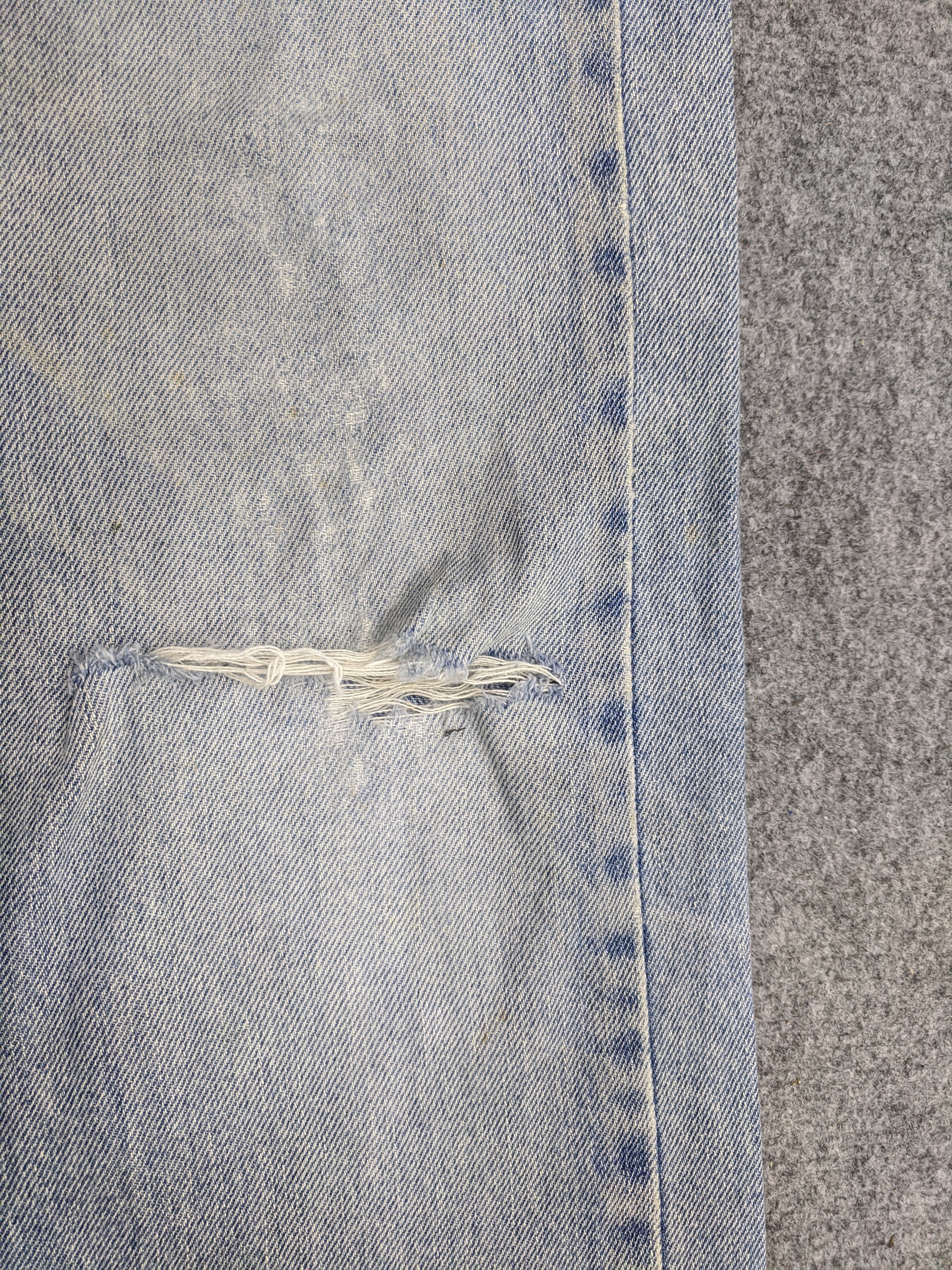 Levi's Vintage Levis 505 Light Wash Ripped Jeans DP0700 Size US 35 - 11 Thumbnail
