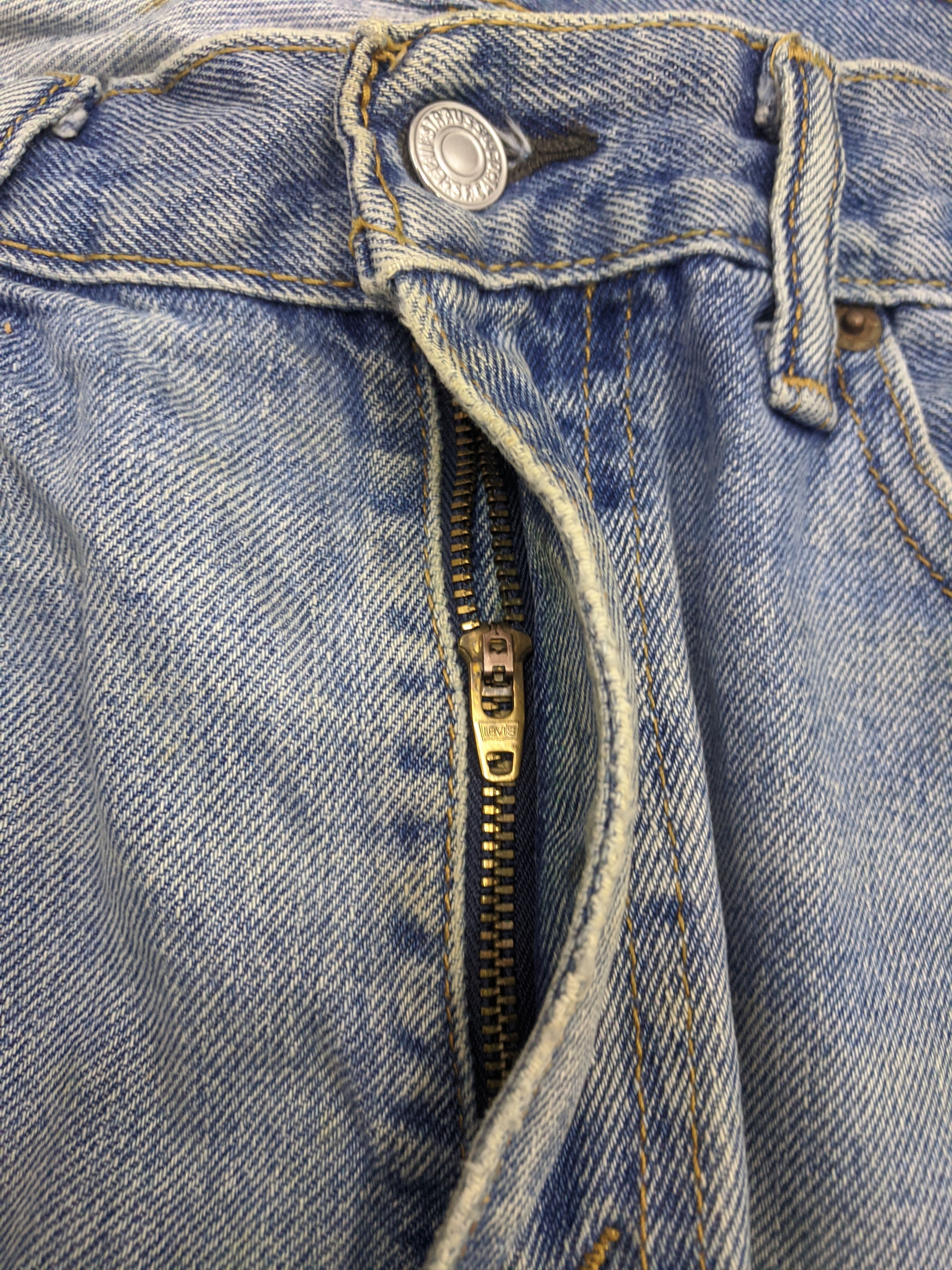 Levi's Vintage Levis 505 Light Wash Ripped Jeans DP0700 Size US 35 - 10 Thumbnail