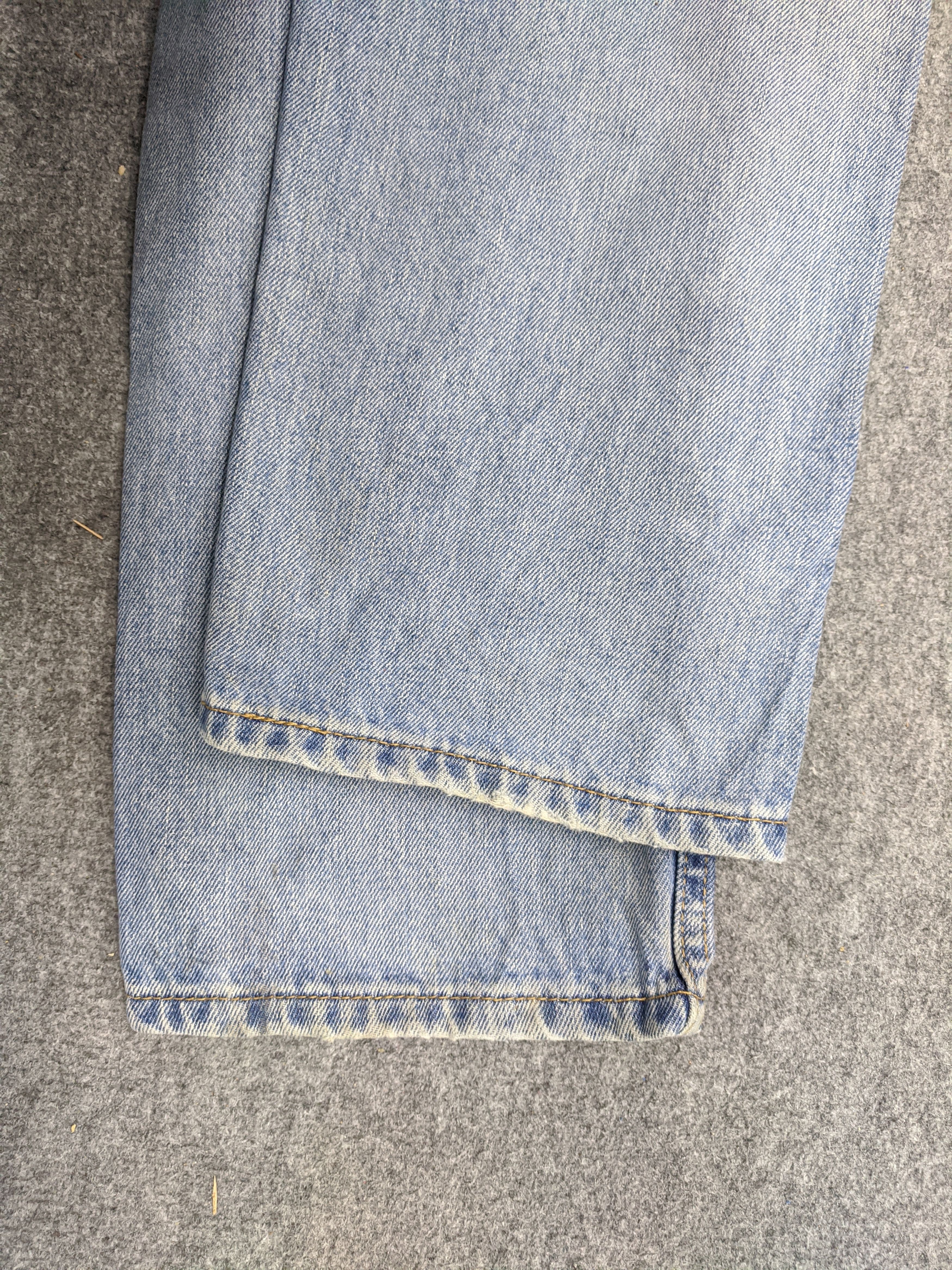Levi's Vintage Levis 505 Light Wash Ripped Jeans DP0700 Size US 35 - 16 Thumbnail