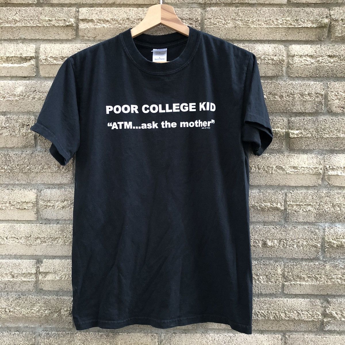 Hanes × Vintage Vintage Y2K 2004 poor college kid spell out t shirt Size US S / EU 44-46 / 1 - 1 Thumbnail