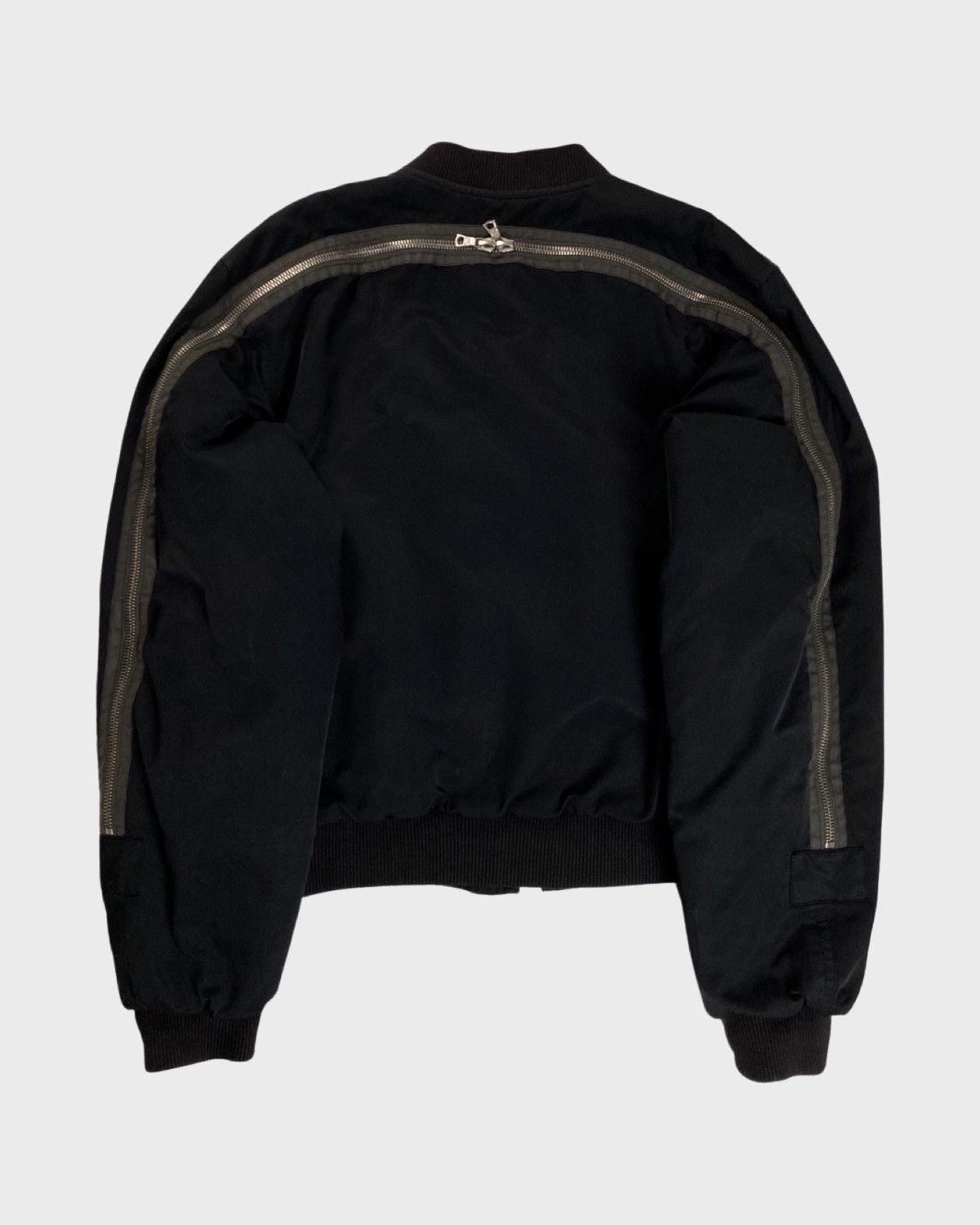 名作 DRIES VAN NOTEN back zip sweater Dries Van Noten // Black Back Zip Sweatshirt – VSP Consignment