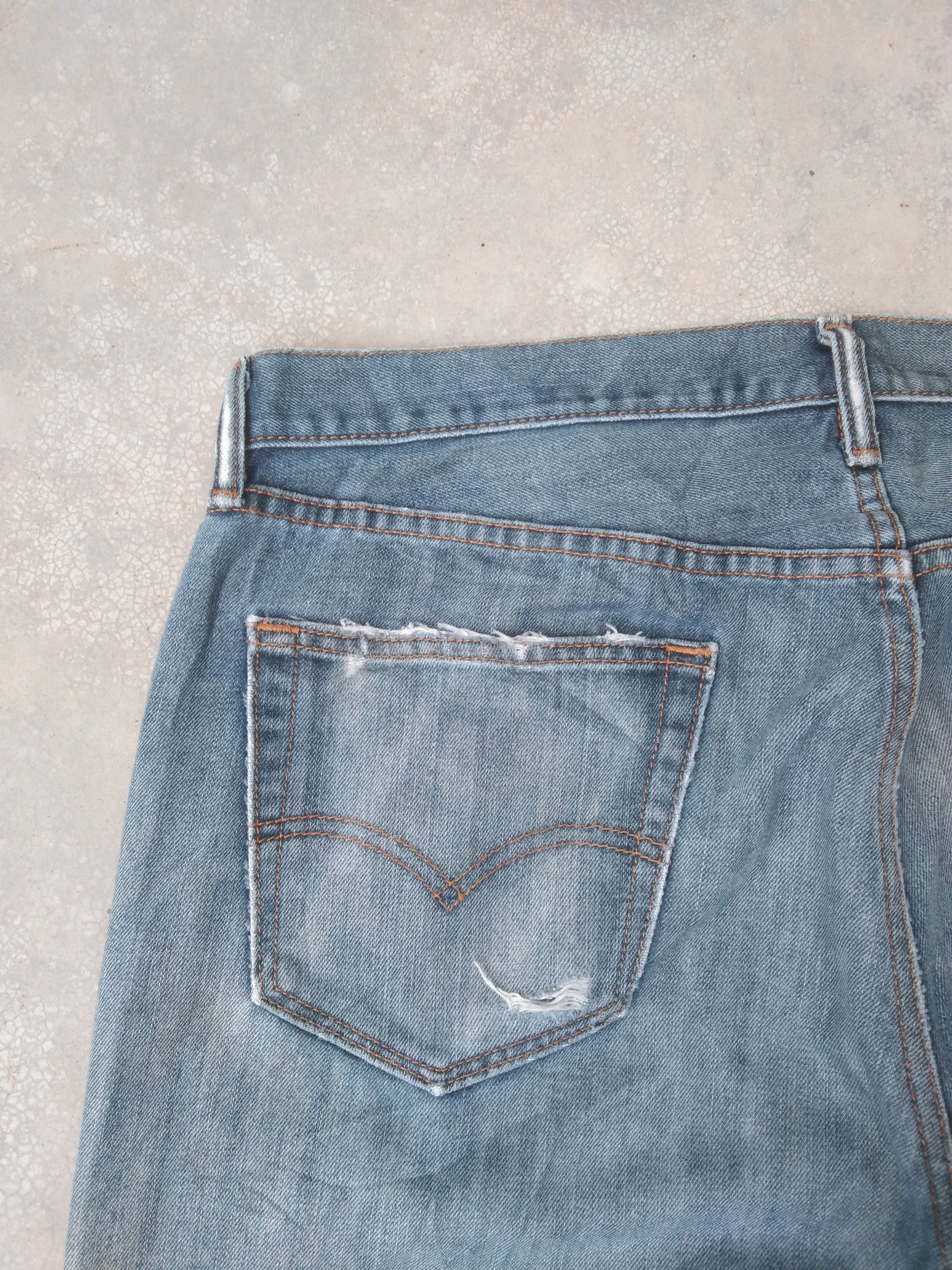 Levi's Vintage Levi's Jeans 559 Faded Blue Distressed Denim 36x34 Size US 36 / EU 52 - 5 Thumbnail