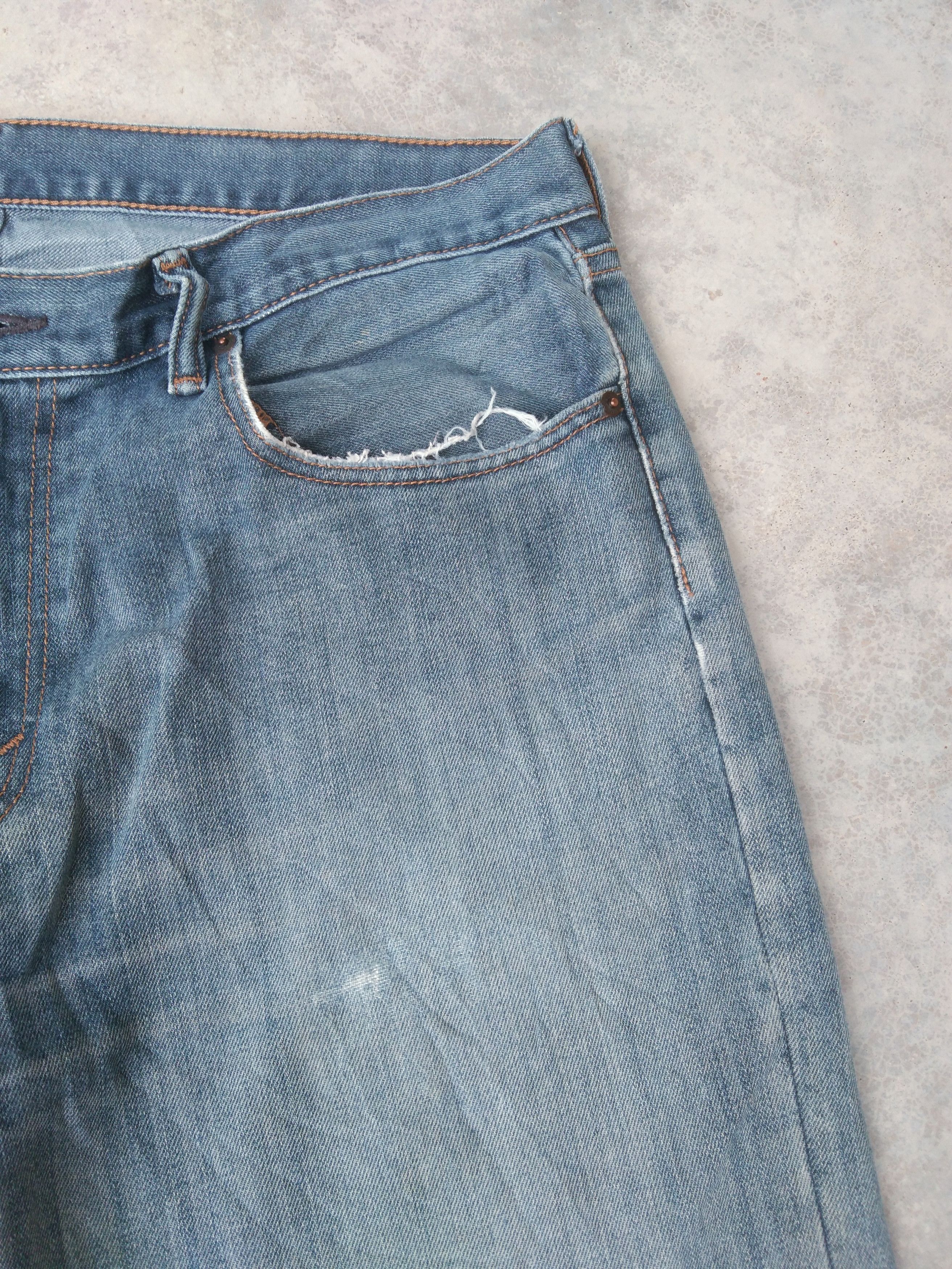 Levi's Vintage Levi's Jeans 559 Faded Blue Distressed Denim 36x34 Size US 36 / EU 52 - 8 Thumbnail