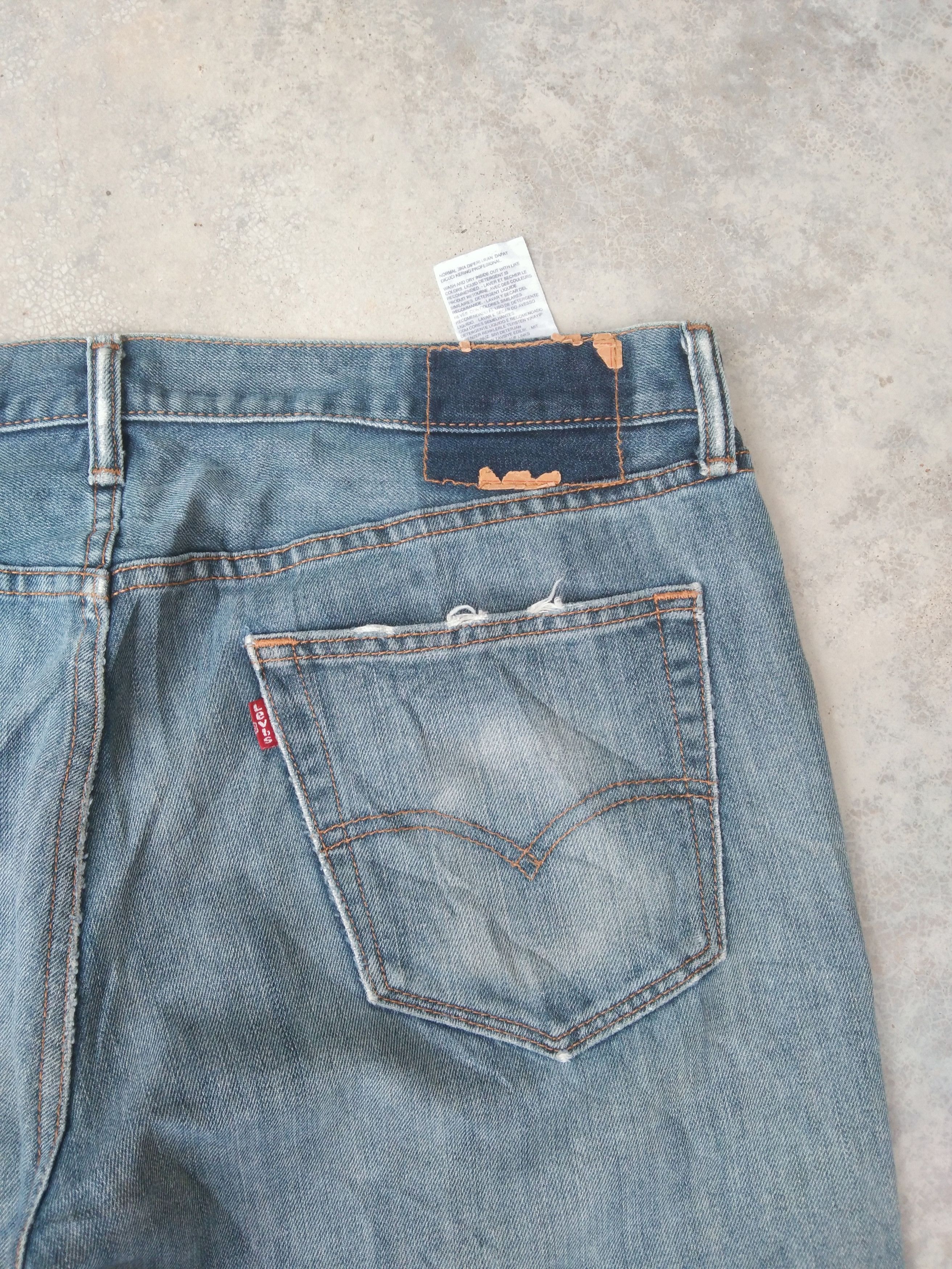 Levi's Vintage Levi's Jeans 559 Faded Blue Distressed Denim 36x34 Size US 36 / EU 52 - 4 Thumbnail