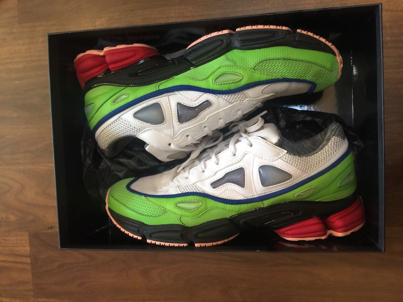 Ozweego 2 multicolor deals