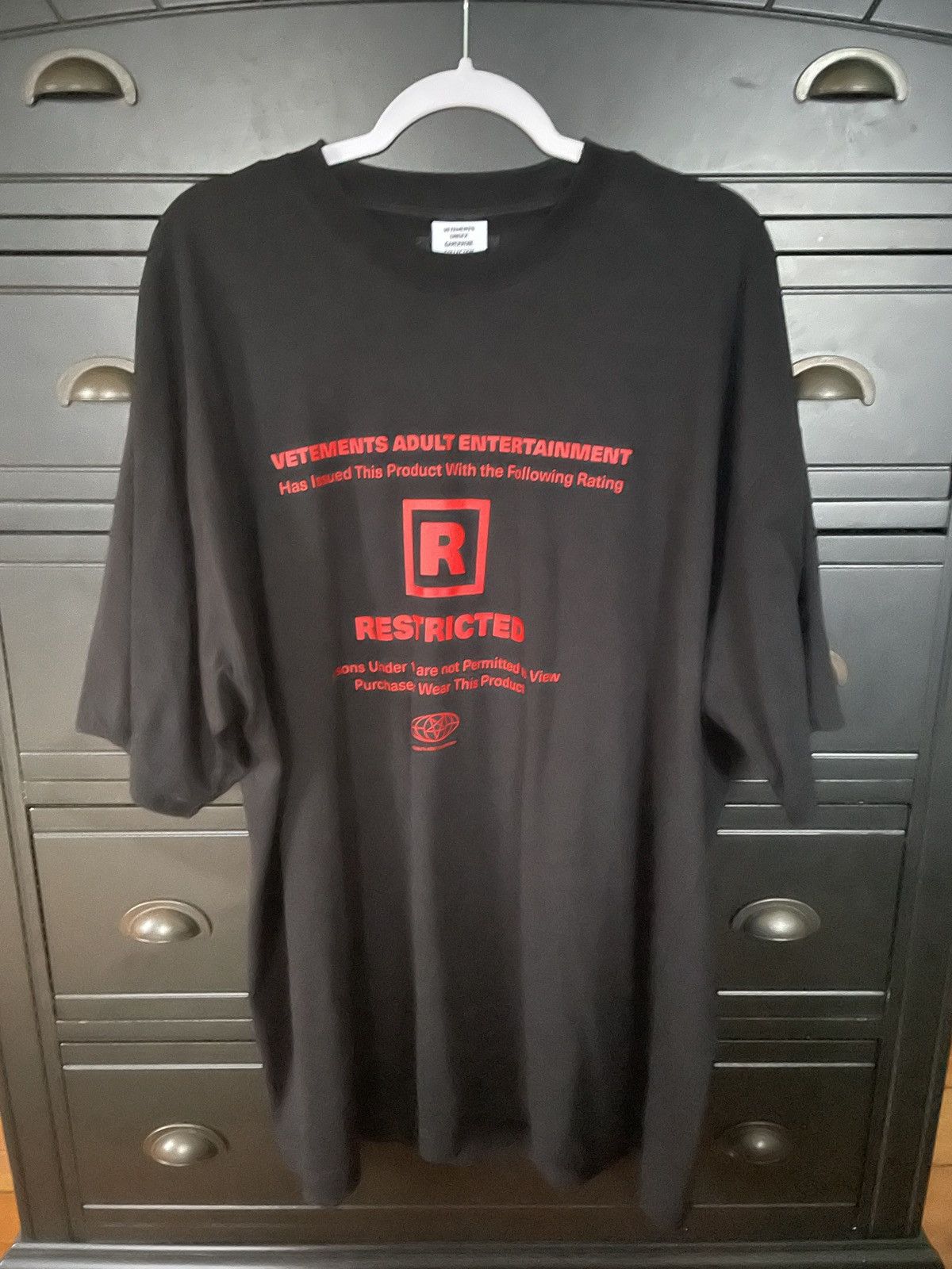 トップス VETEMENTS ADULT ENTERTAINMENT Tee Vetements 🔥FINAL DROP🔥 Vetements Adult Entertainment Tee (Black