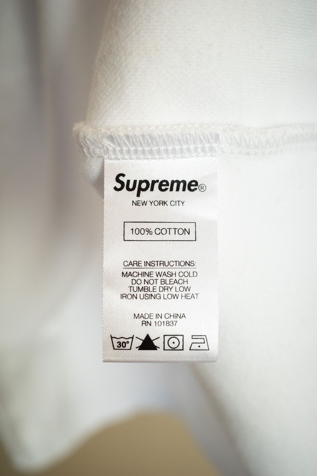 Supreme Supreme World Famous Quarter Zip - White - L Size US L / EU 52-54 / 3 - 9 Thumbnail