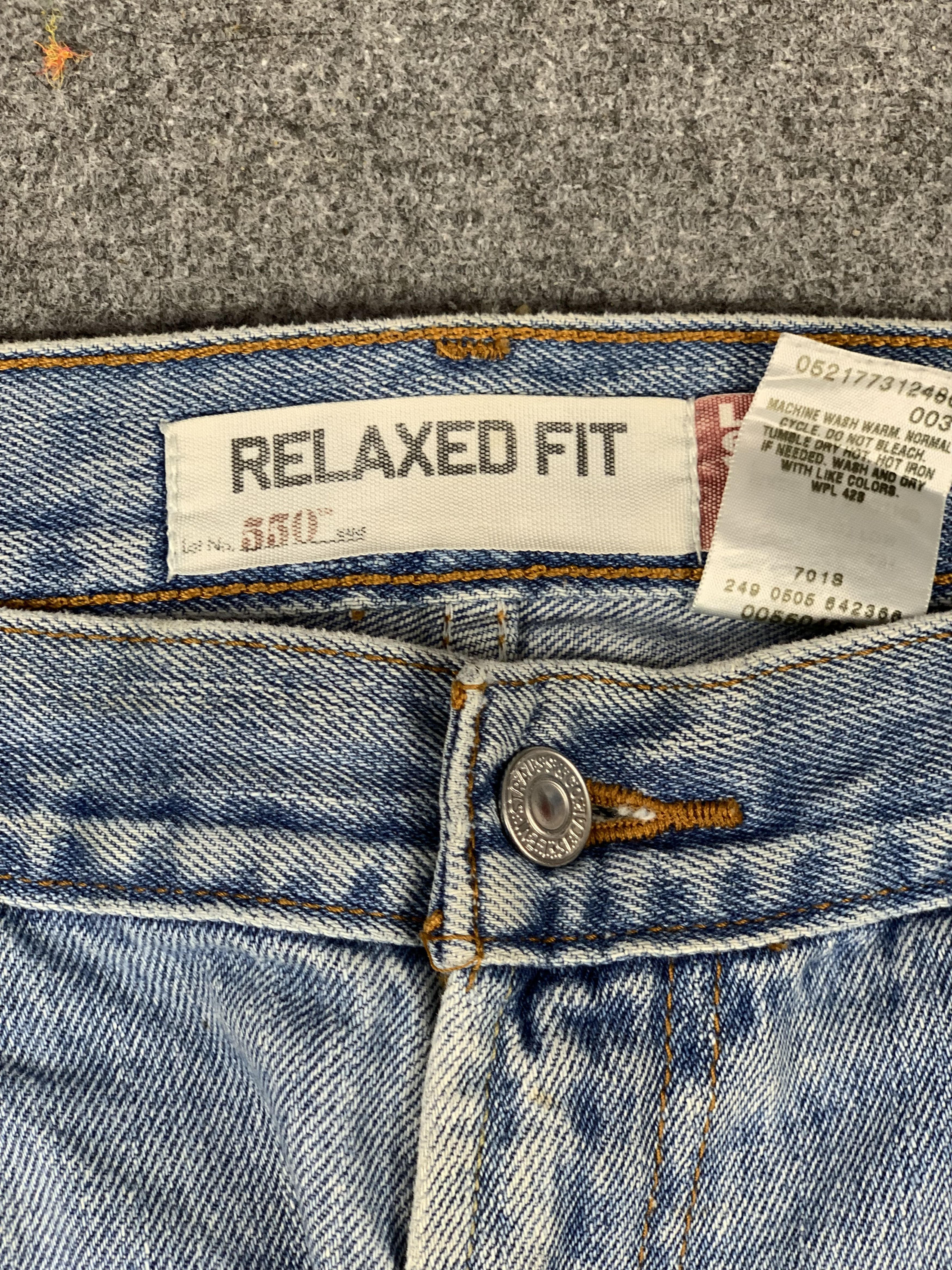 Levi's Vintage Levis 550 Light Wash Jeans DP2135 Size US 37 - 7 Thumbnail