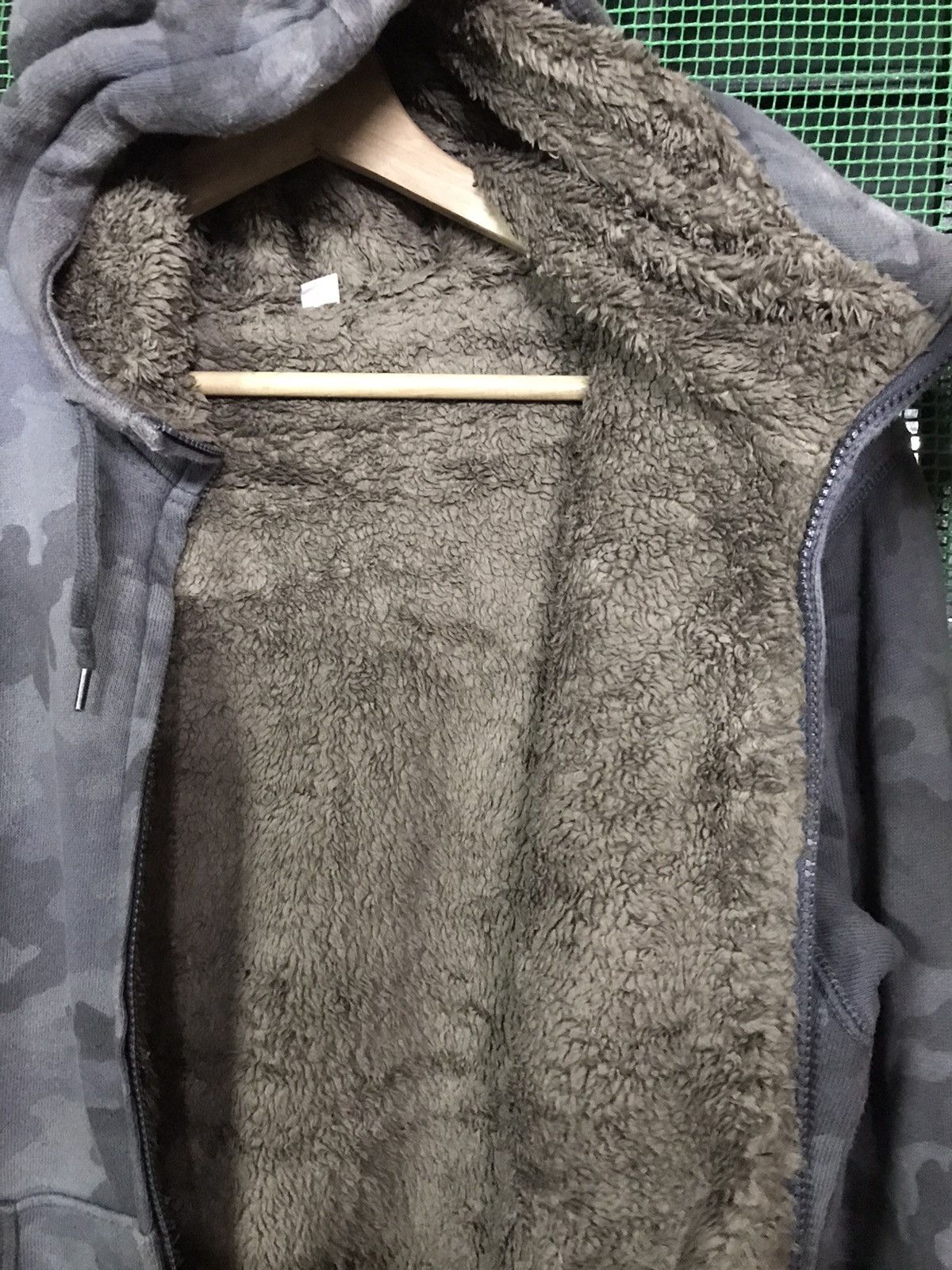 Uniqlo Uniqlo Camo Hoodie Fullzip Size US L / EU 52-54 / 3 - 4 Thumbnail
