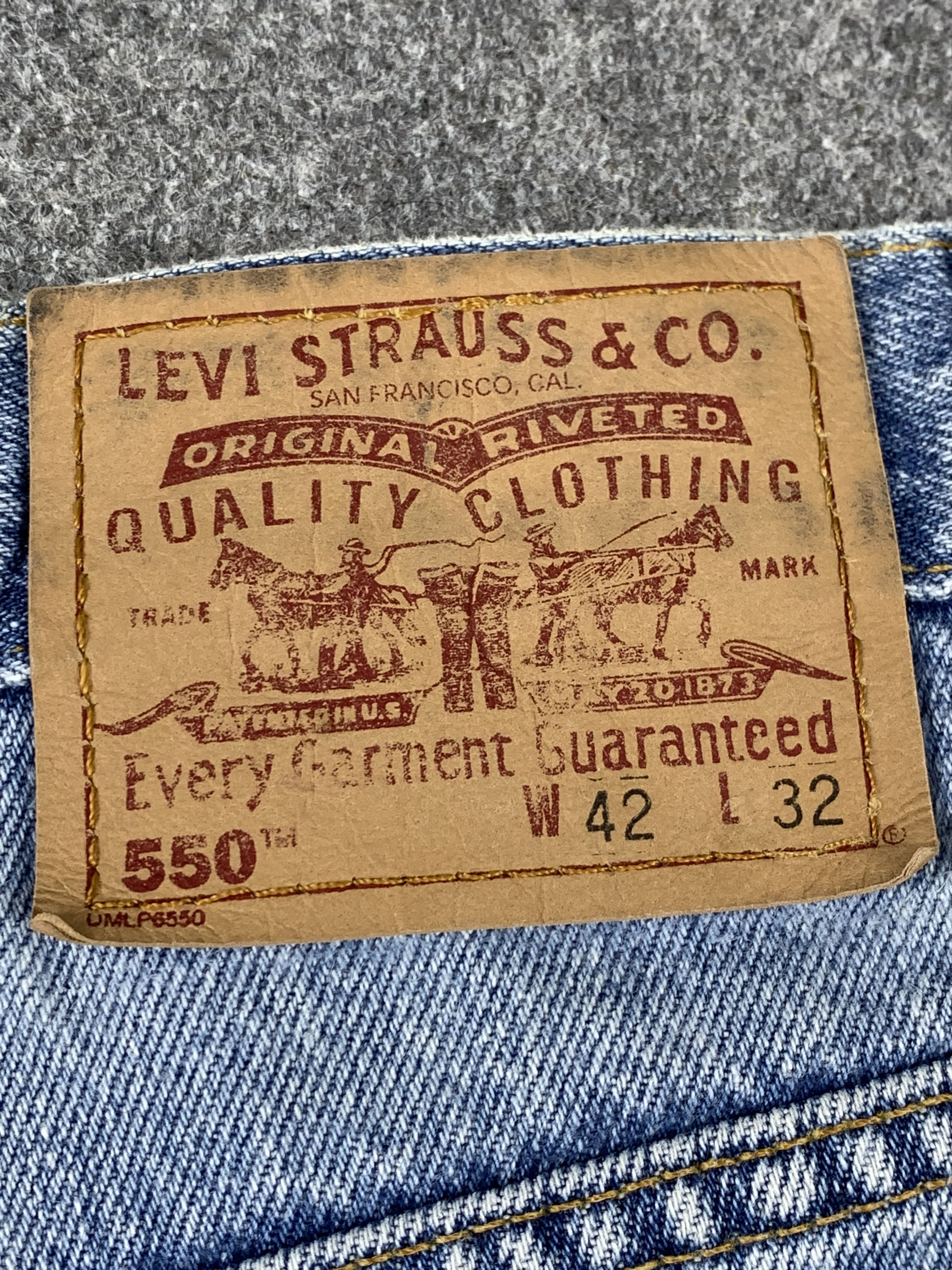 Levi's Vintage 90s Levis 550 Light Wash Jeans DP2141 Size US 41 - 14 Thumbnail