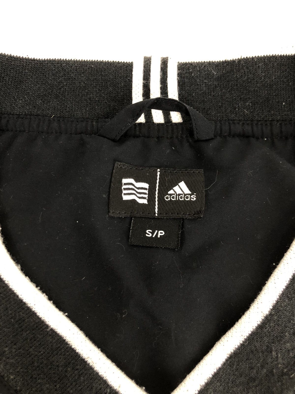 Adidas Adidas Clima Shell Wind Jacket Jumper Embroidery Design Size US L / EU 52-54 / 3 - 4 Thumbnail