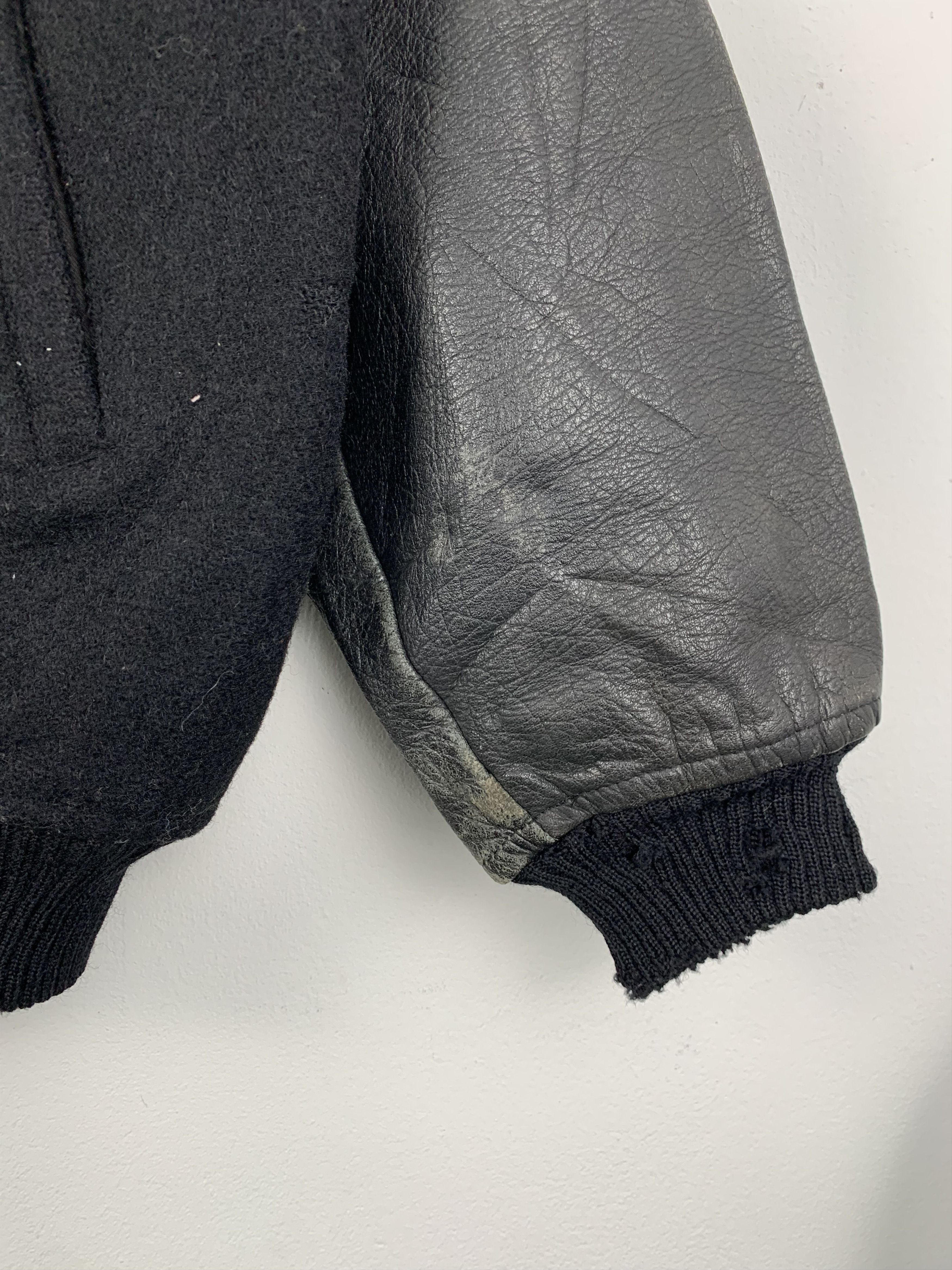 Vintage Vintage 80s Bottle Neck BNC 1985 Leather Varsity V0536 Size US M / EU 48-50 / 2 - 5 Thumbnail