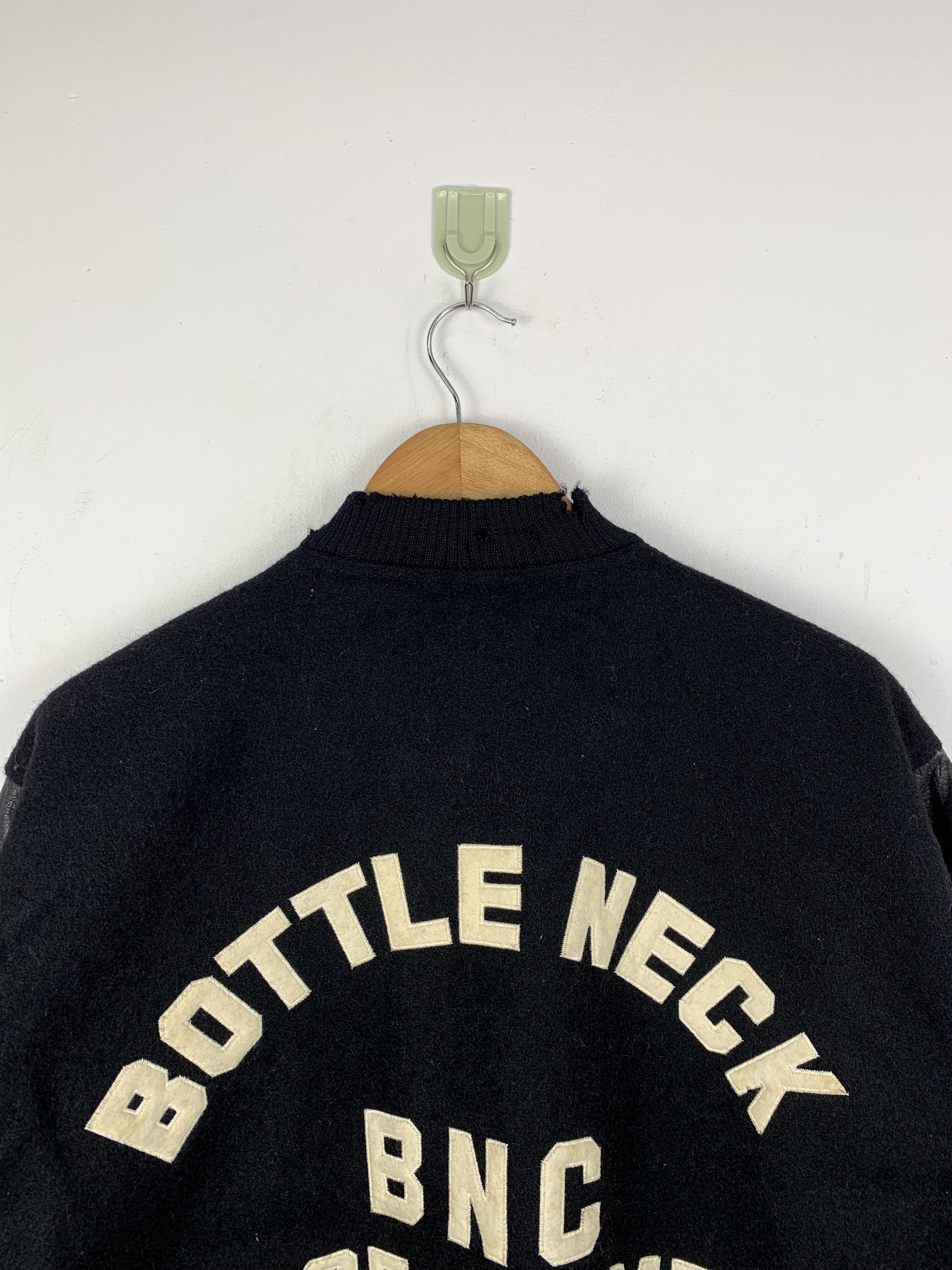Vintage Vintage 80s Bottle Neck BNC 1985 Leather Varsity V0536 Size US M / EU 48-50 / 2 - 4 Thumbnail