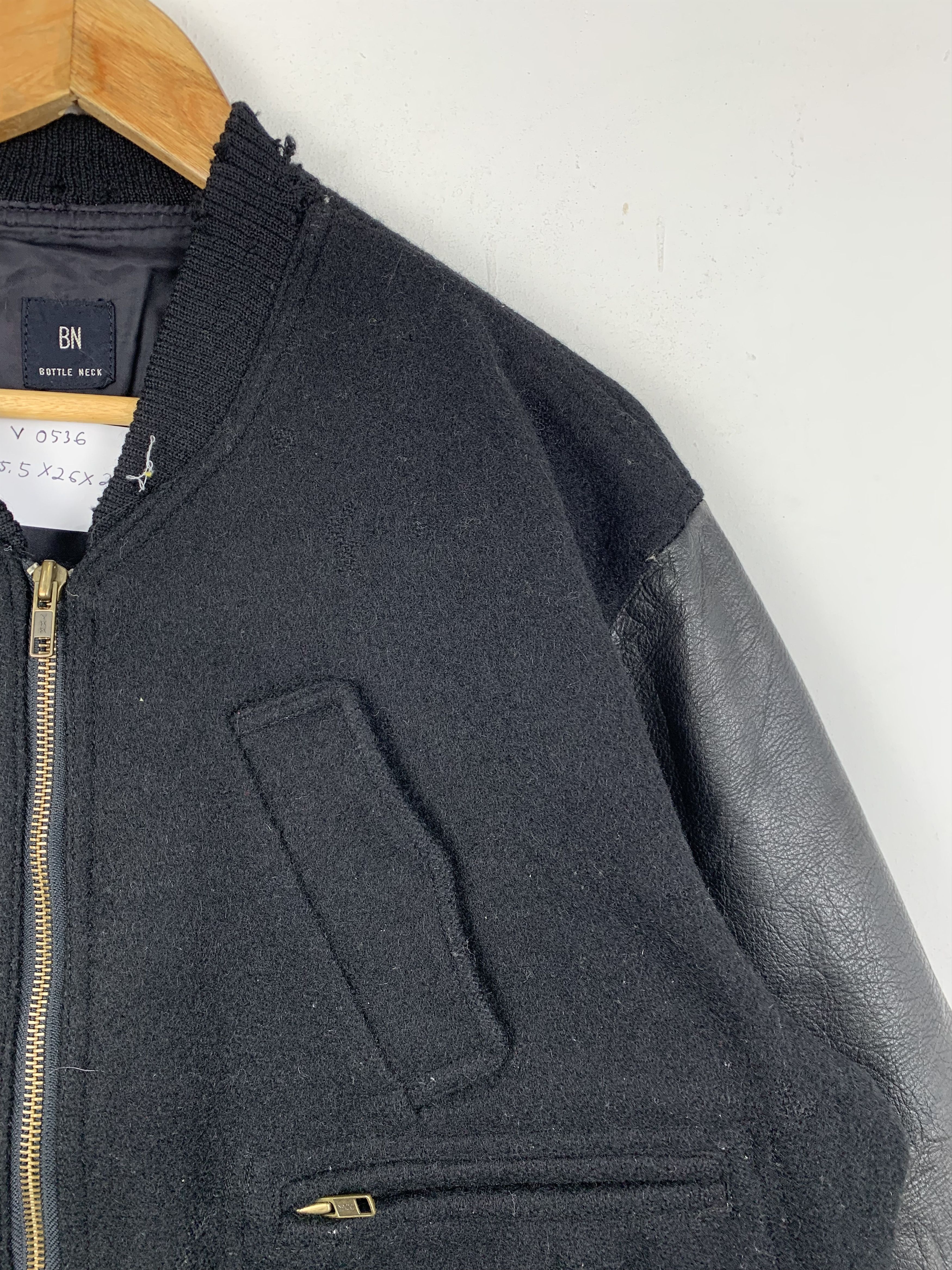 Vintage Vintage 80s Bottle Neck BNC 1985 Leather Varsity V0536 Size US M / EU 48-50 / 2 - 8 Thumbnail
