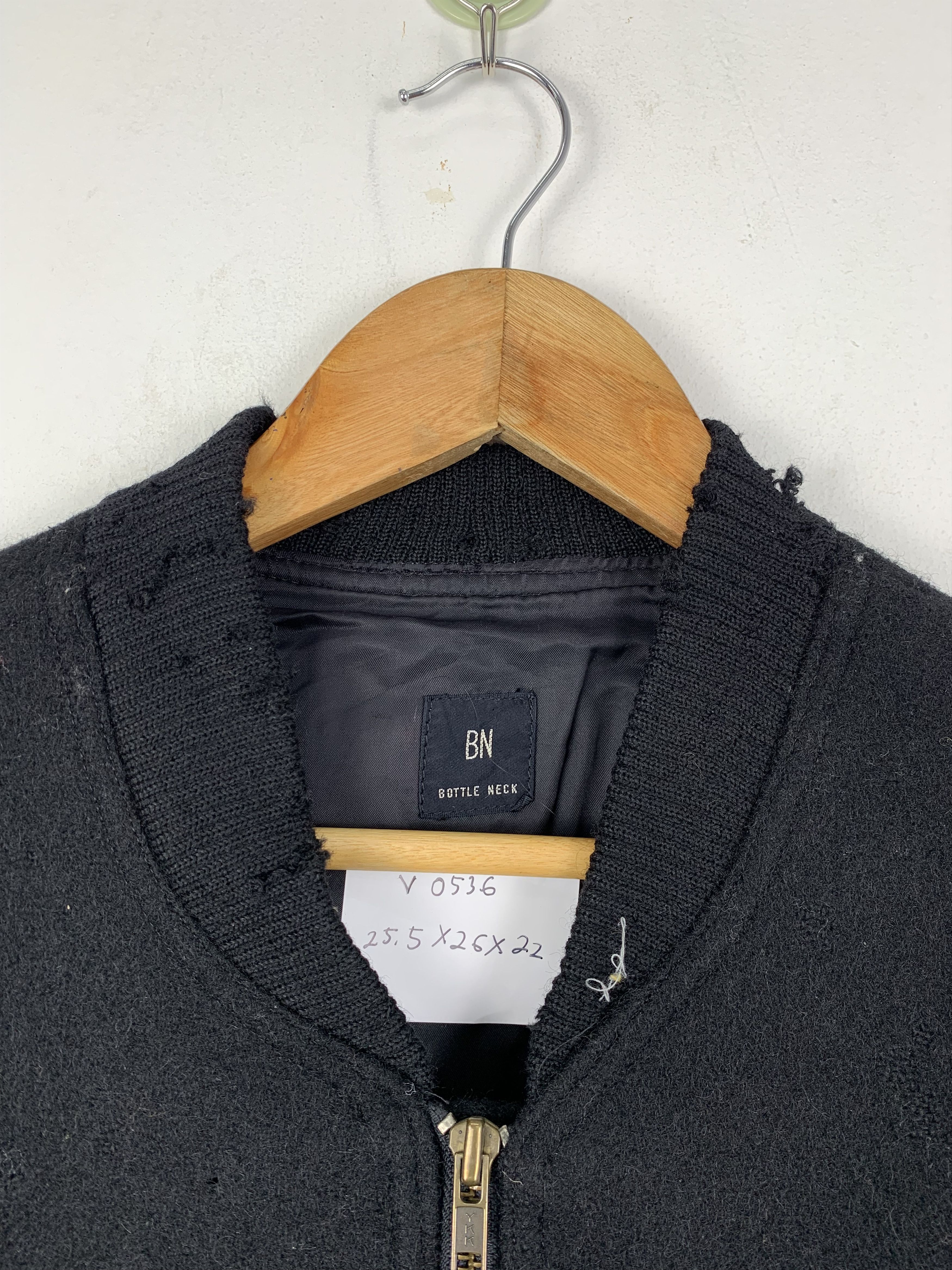 Vintage Vintage 80s Bottle Neck BNC 1985 Leather Varsity V0536 Size US M / EU 48-50 / 2 - 9 Thumbnail
